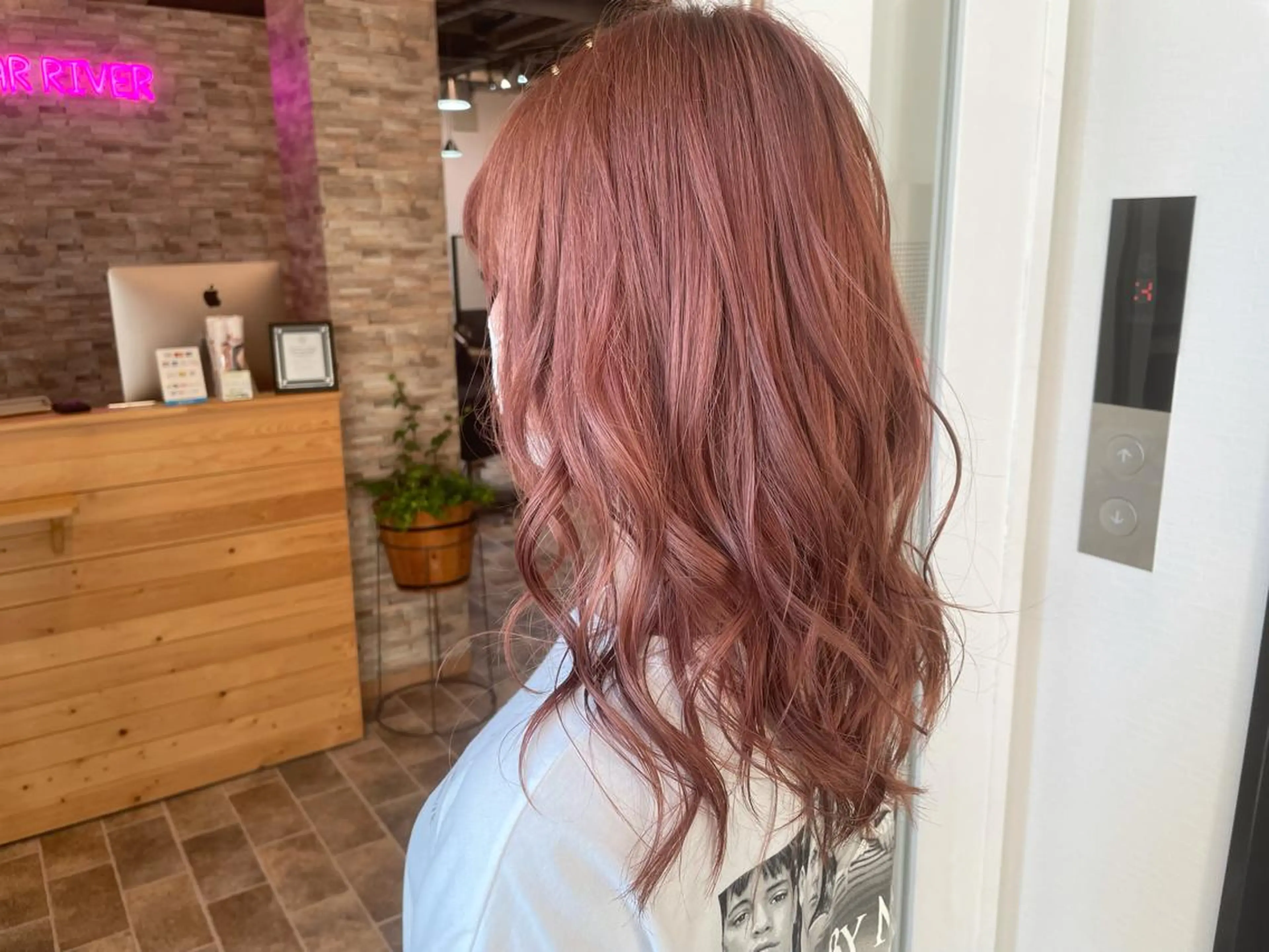 セミロング SALOWIN心斎橋Suite店所属・洗っても取れない 髪質改善|OJIROのヘアスタイル