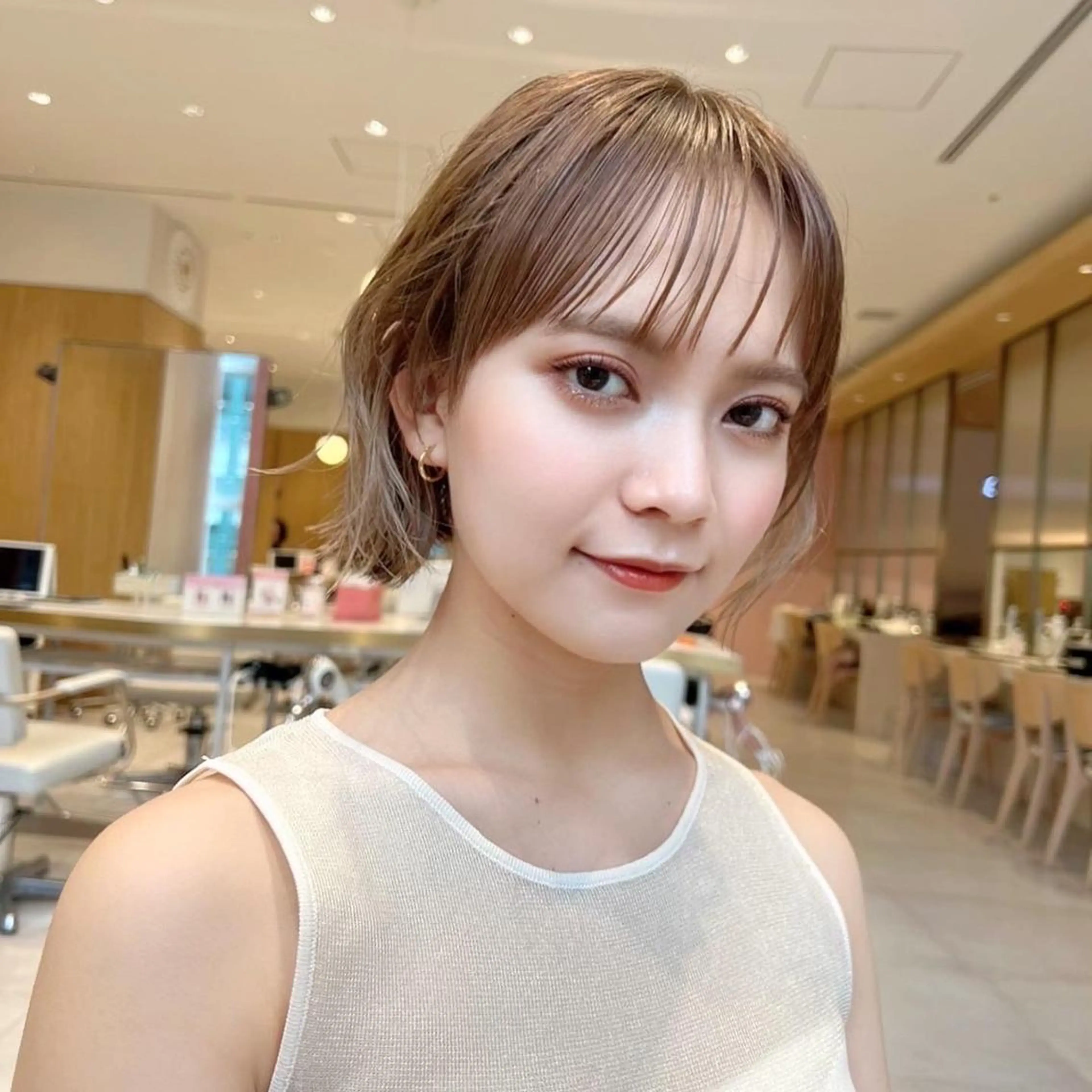 ショート カラー ベージュカラー 透明感カラー グレージュ ボブ カット ヘアカラー トリートメント レイヤー専門家 ダブルカラー修のヘアスタイル