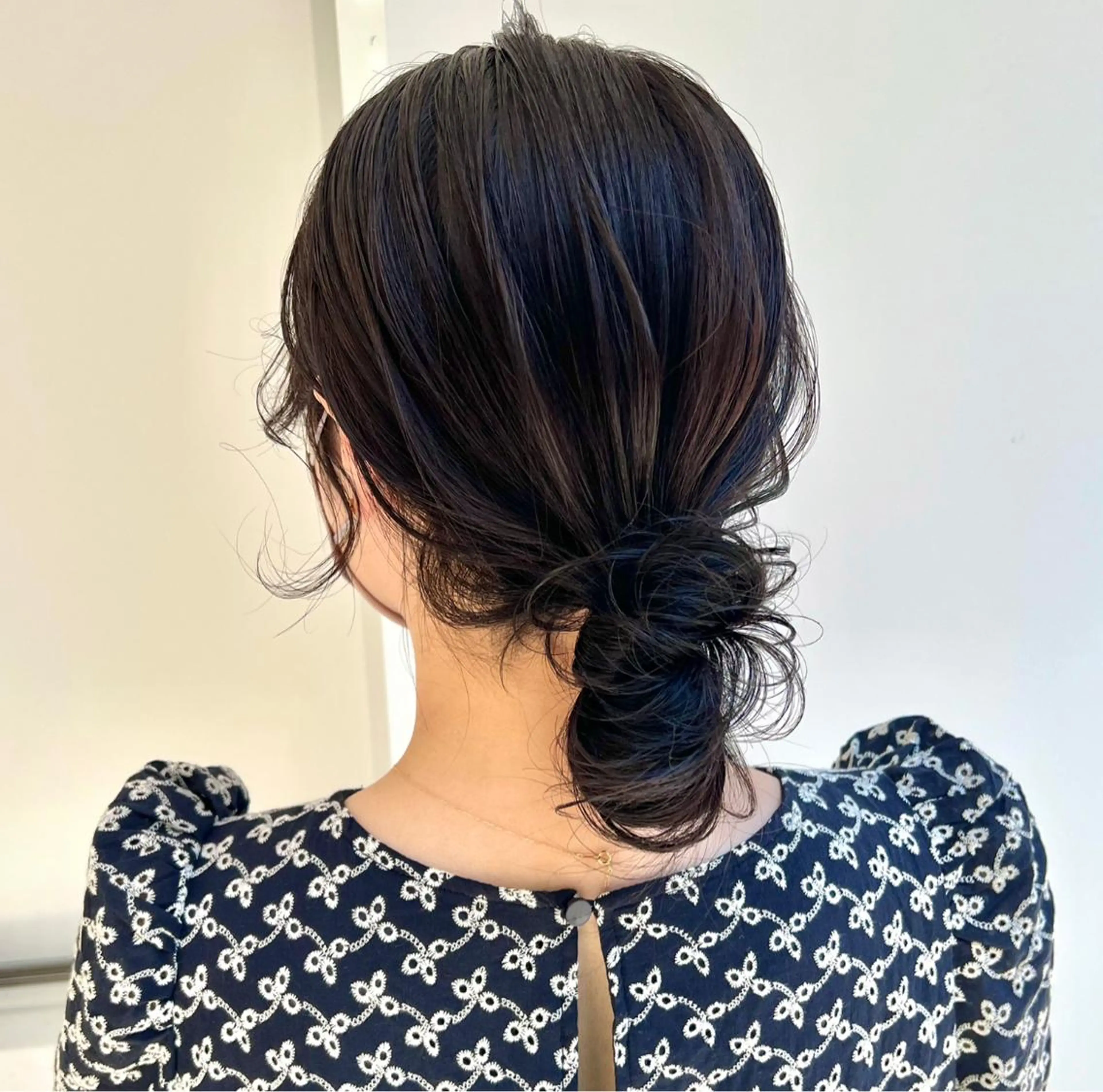 ミディアム ヘアアレンジ お団子ヘア 結婚式・ブライダル ヘアセット GrandStory SHIBUYA所属・卒業式お呼ばれ🕊️ ヘアセット✴︎ミキのヘアスタイル