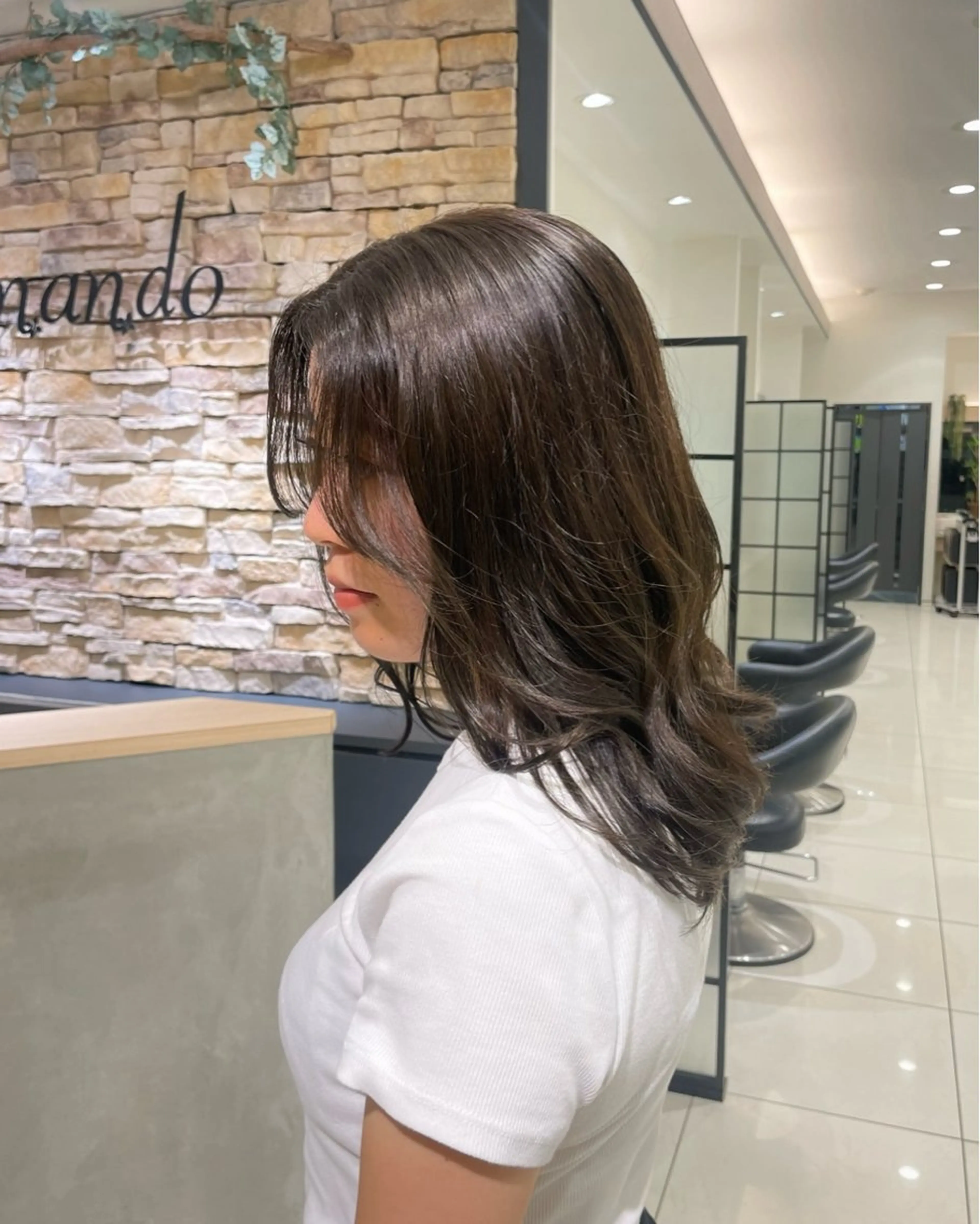 セミロング 秋山 智香のヘアスタイル