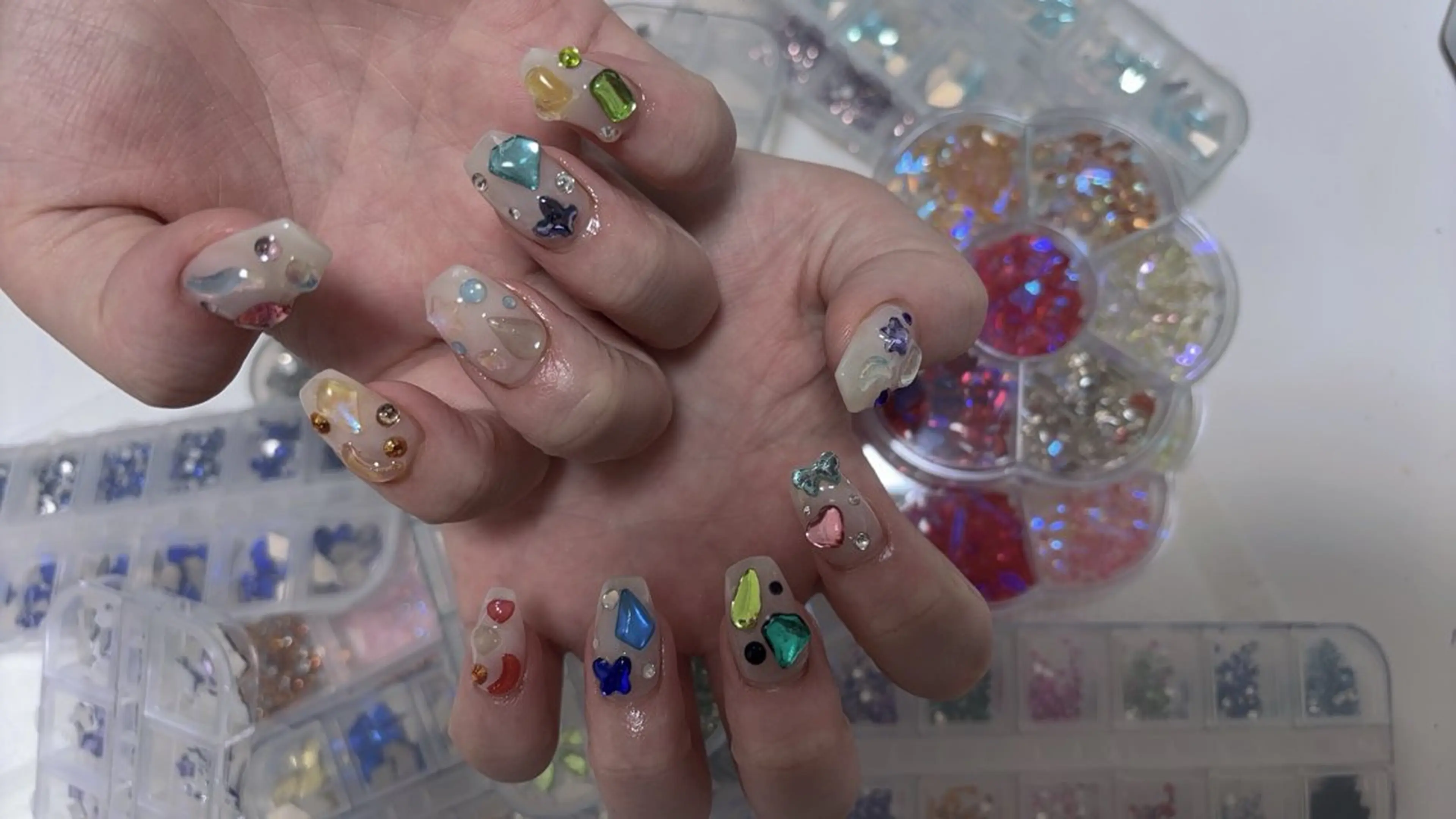 ネイル ストーンネイル ハンドネイル coco nailのネイルデザイン