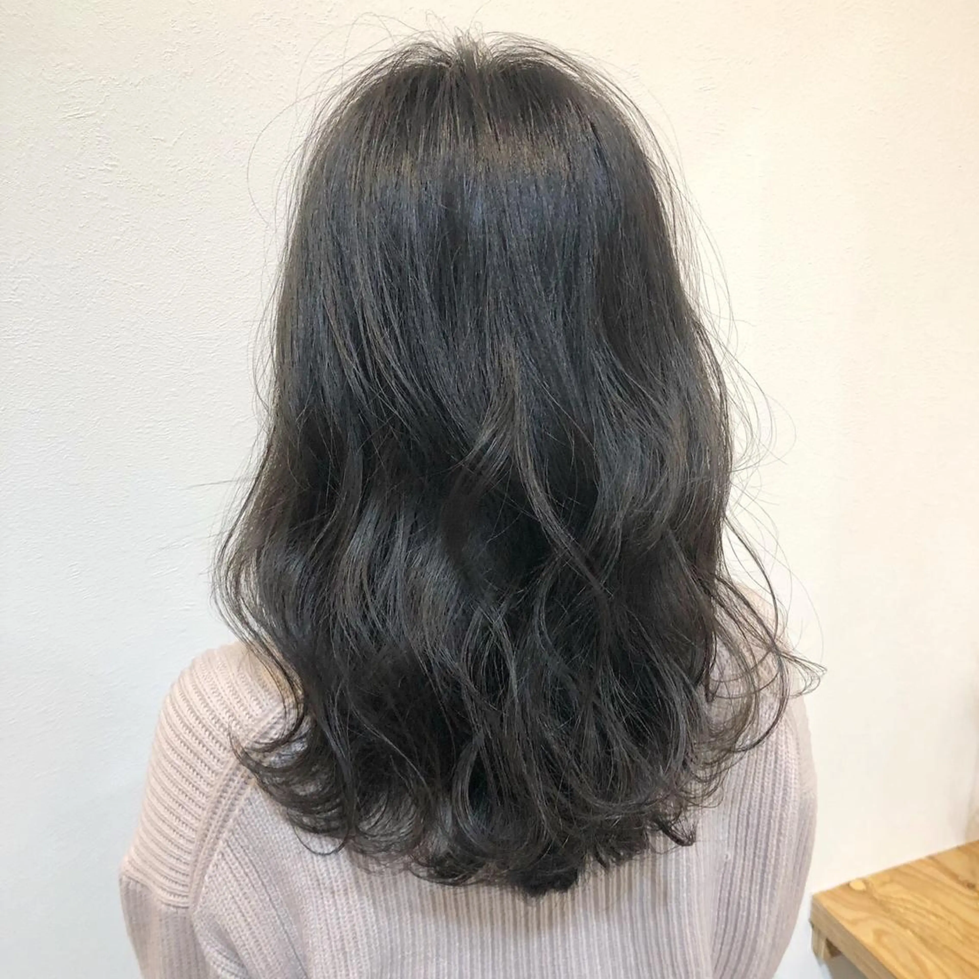 セミロング カラー 髪質改善ストレー ト指名NO.1林駿希のヘアスタイル