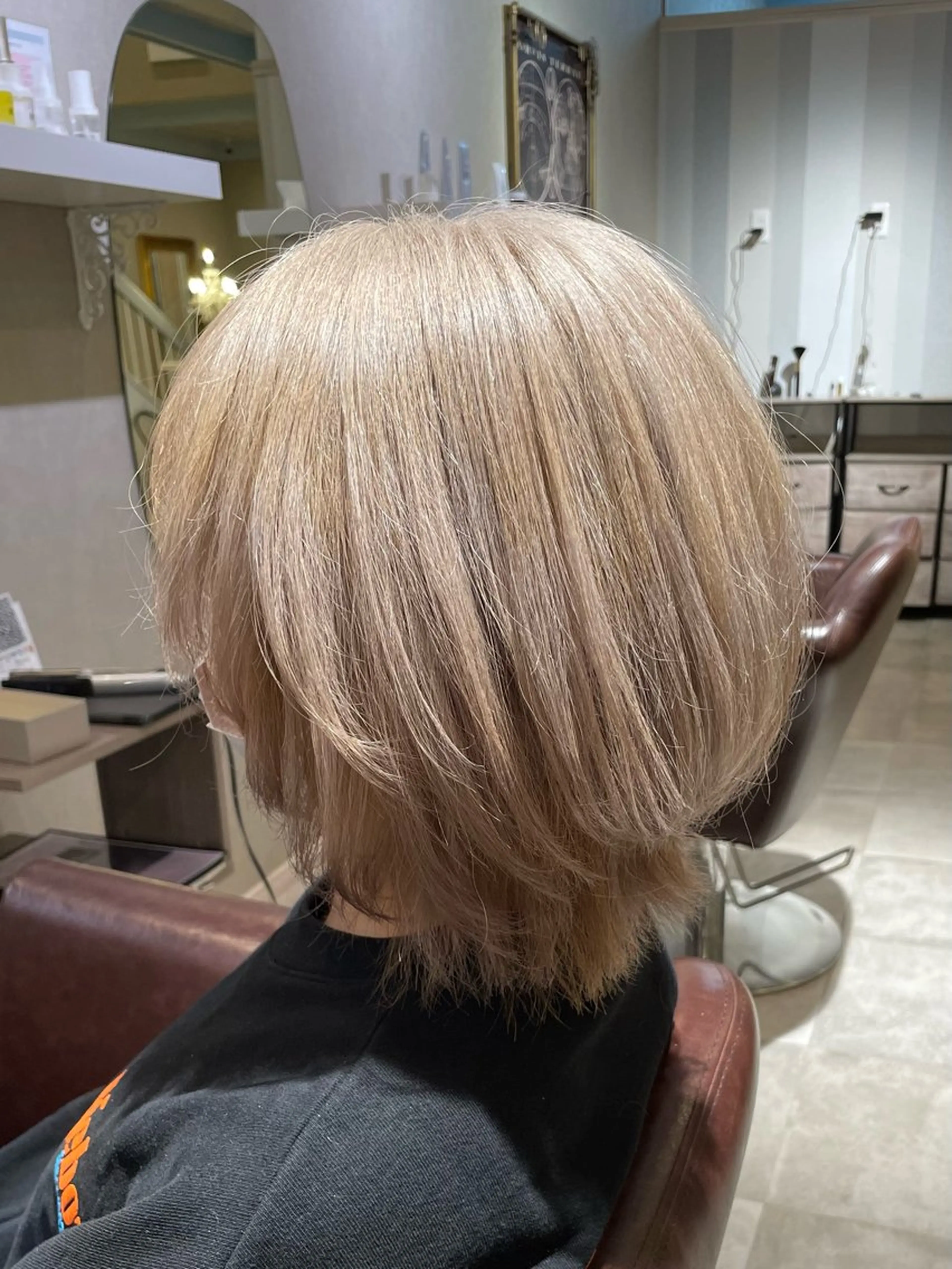 ショート カラー ヘアアレンジ ベージュカラー ブリーチ ホワイトベージュ 小野寺祐希人 Calbariのヘアスタイル