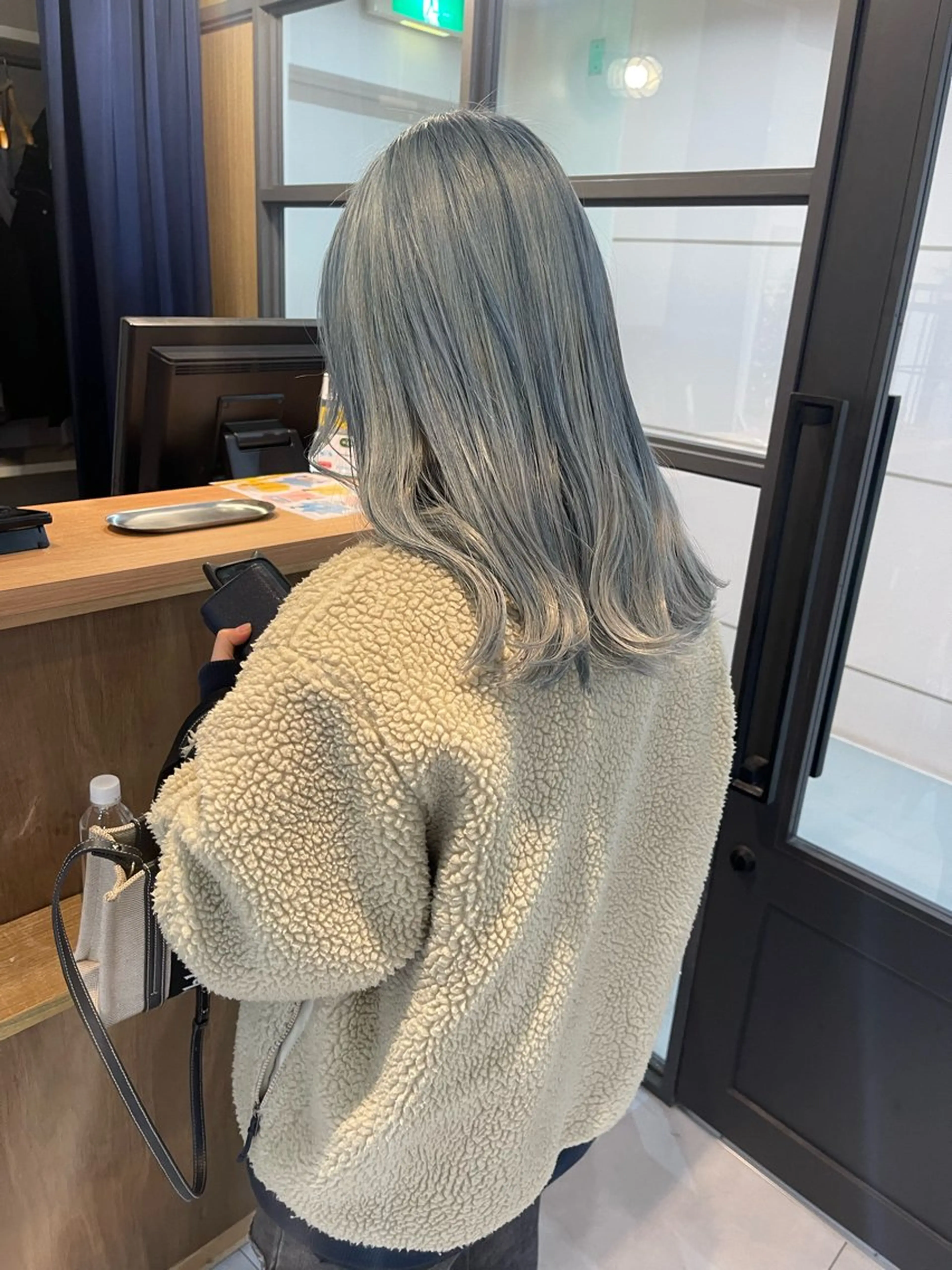 セミロング カラー UMEDA FIGAROのヘアスタイル