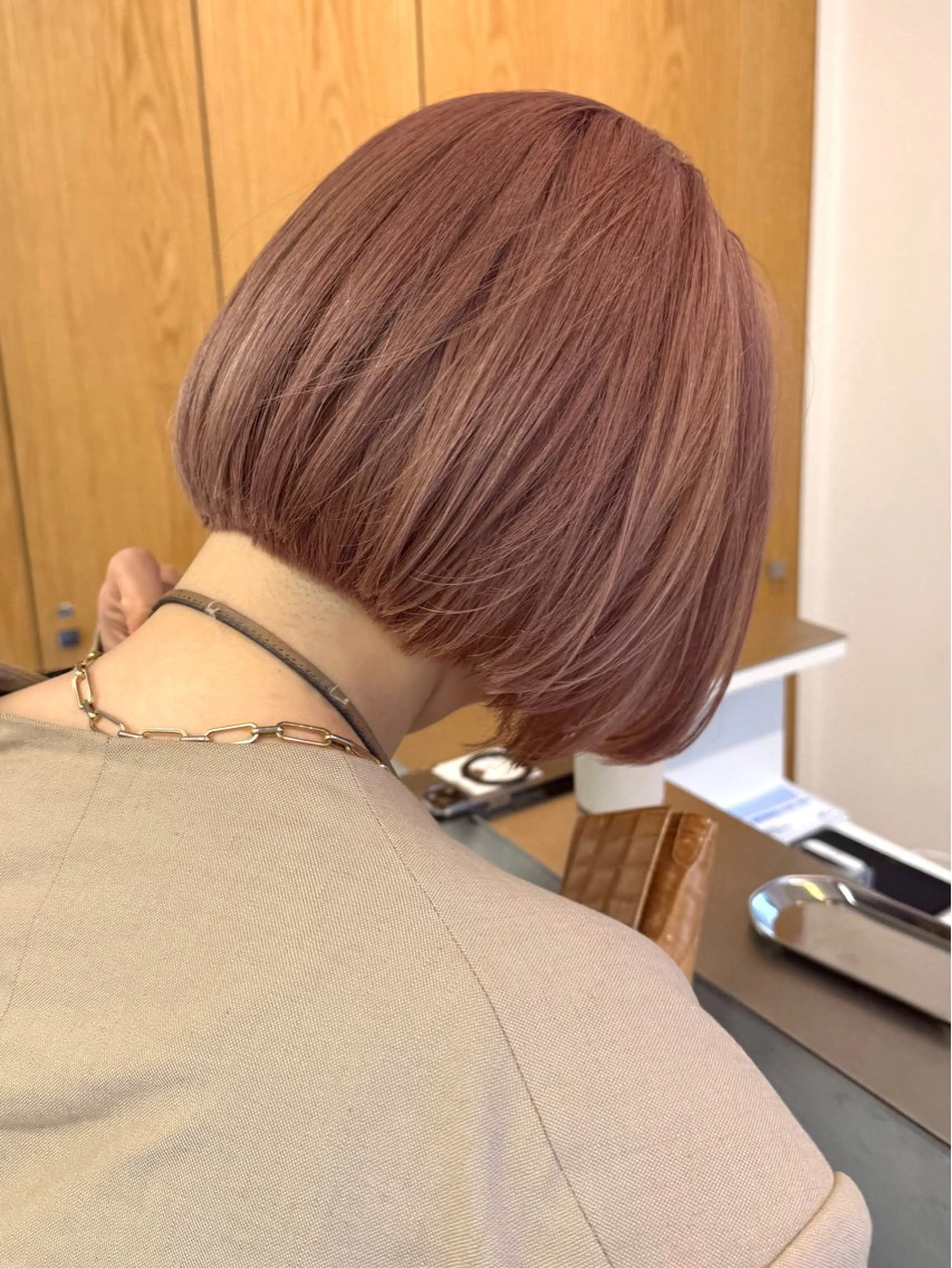 ⭐️全体ブリーチ&カラー＆ミルボントリートメント【鎖骨下10cm以上プラス2200円】の写真