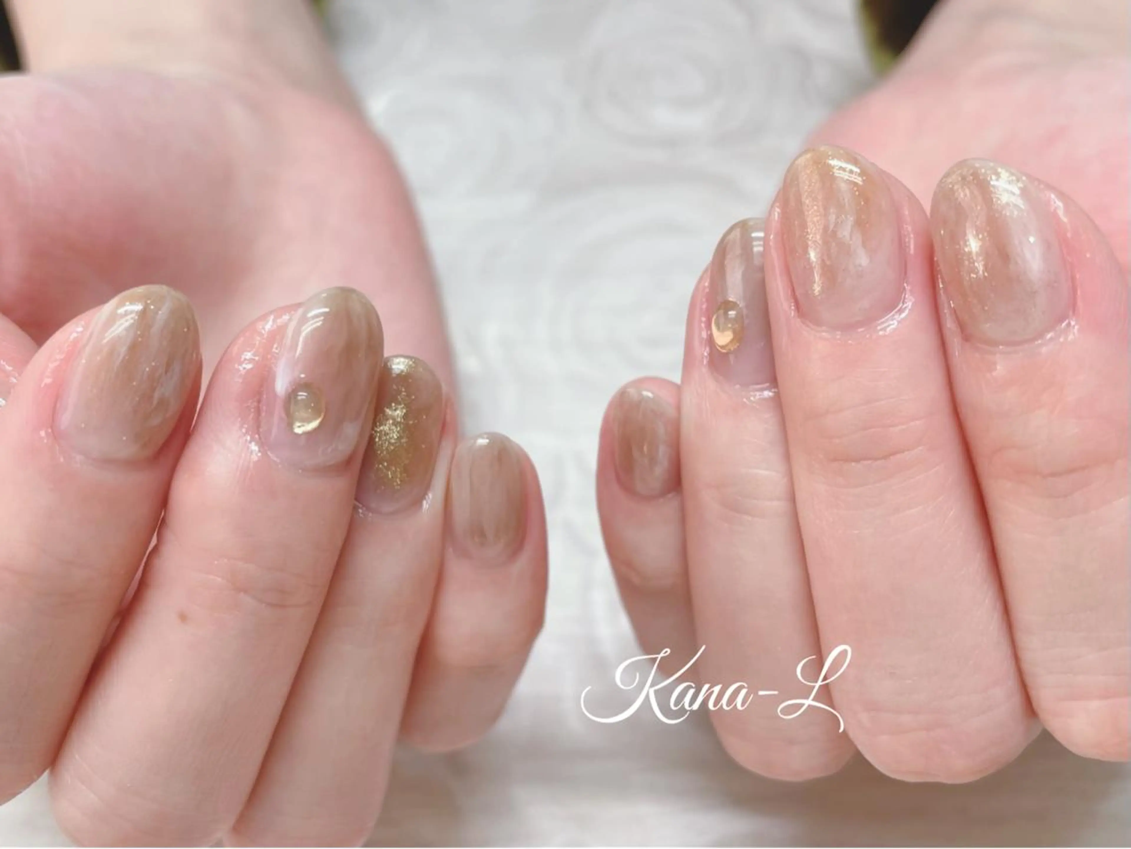 カラー ネイル ジェルネイル ゴールド ニュアンスネイル パラジェル 芦辺 香奈のネイルデザイン