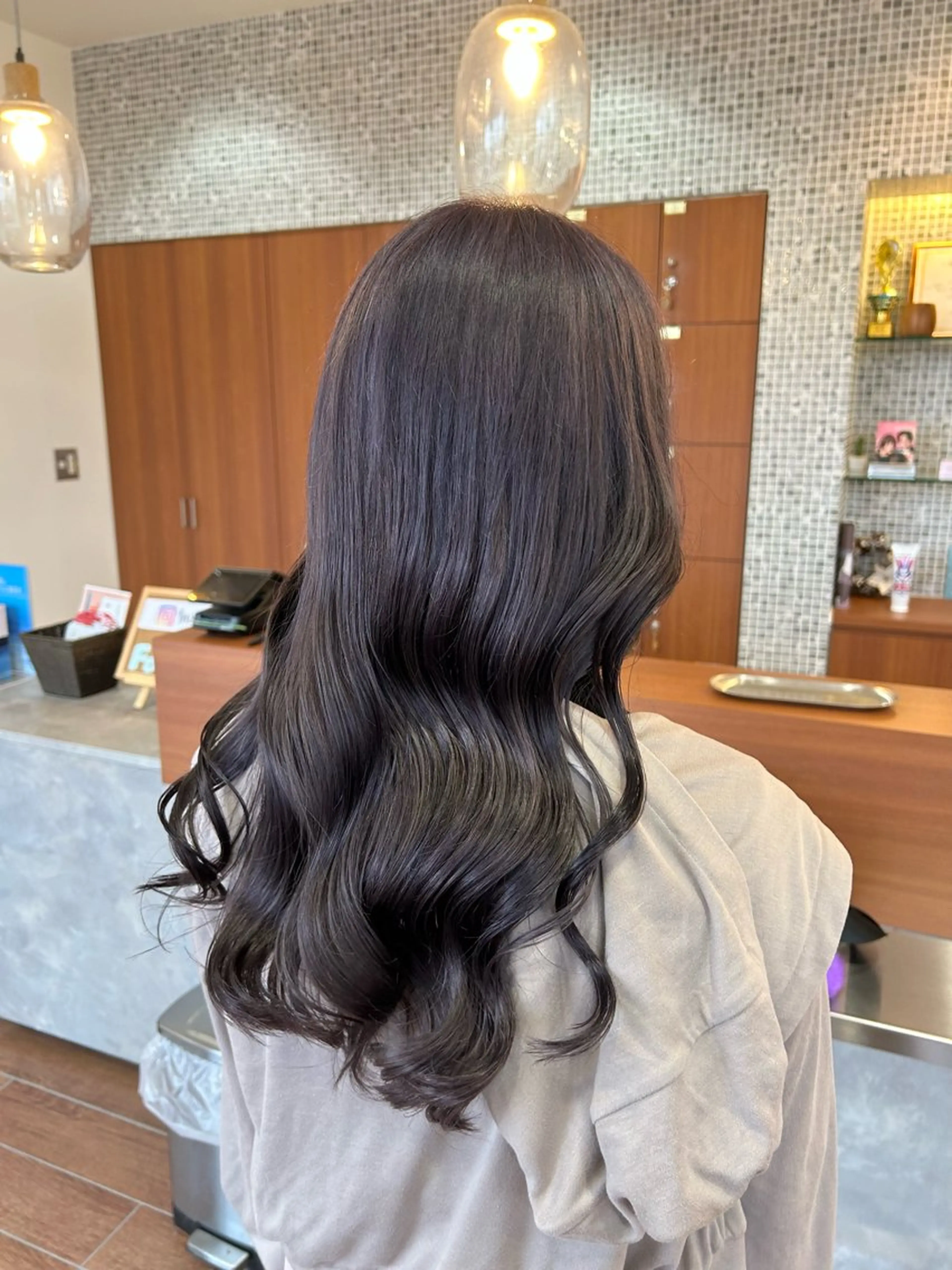 ロング カラー アッシュ ブリーチ 透明感カラー ラベンダーカラー ラベンダーアッシュ トップスタイリスト 林すずかのヘアスタイル