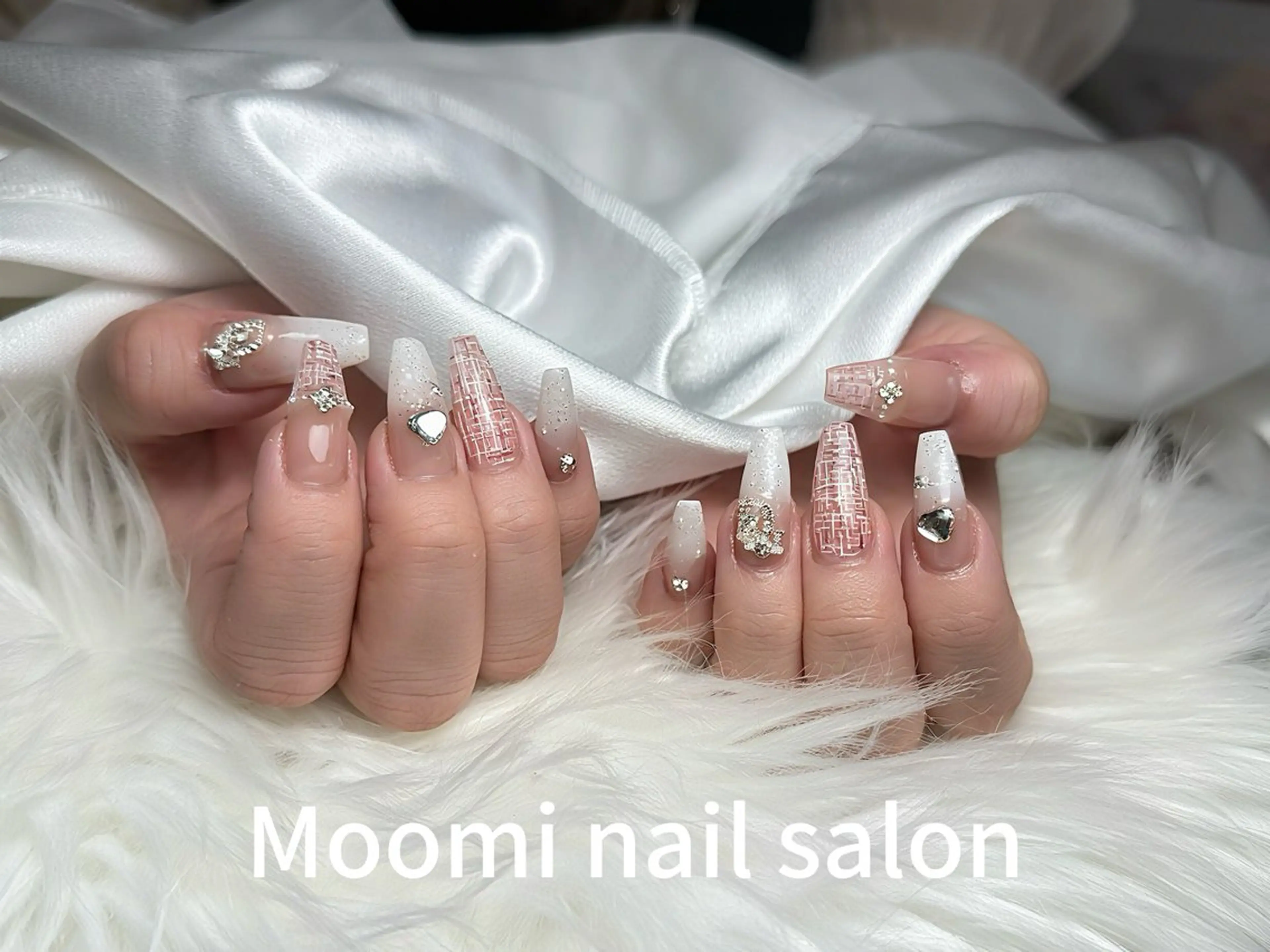 ロング ハンドネイル Moomi nail salonのネイルデザイン