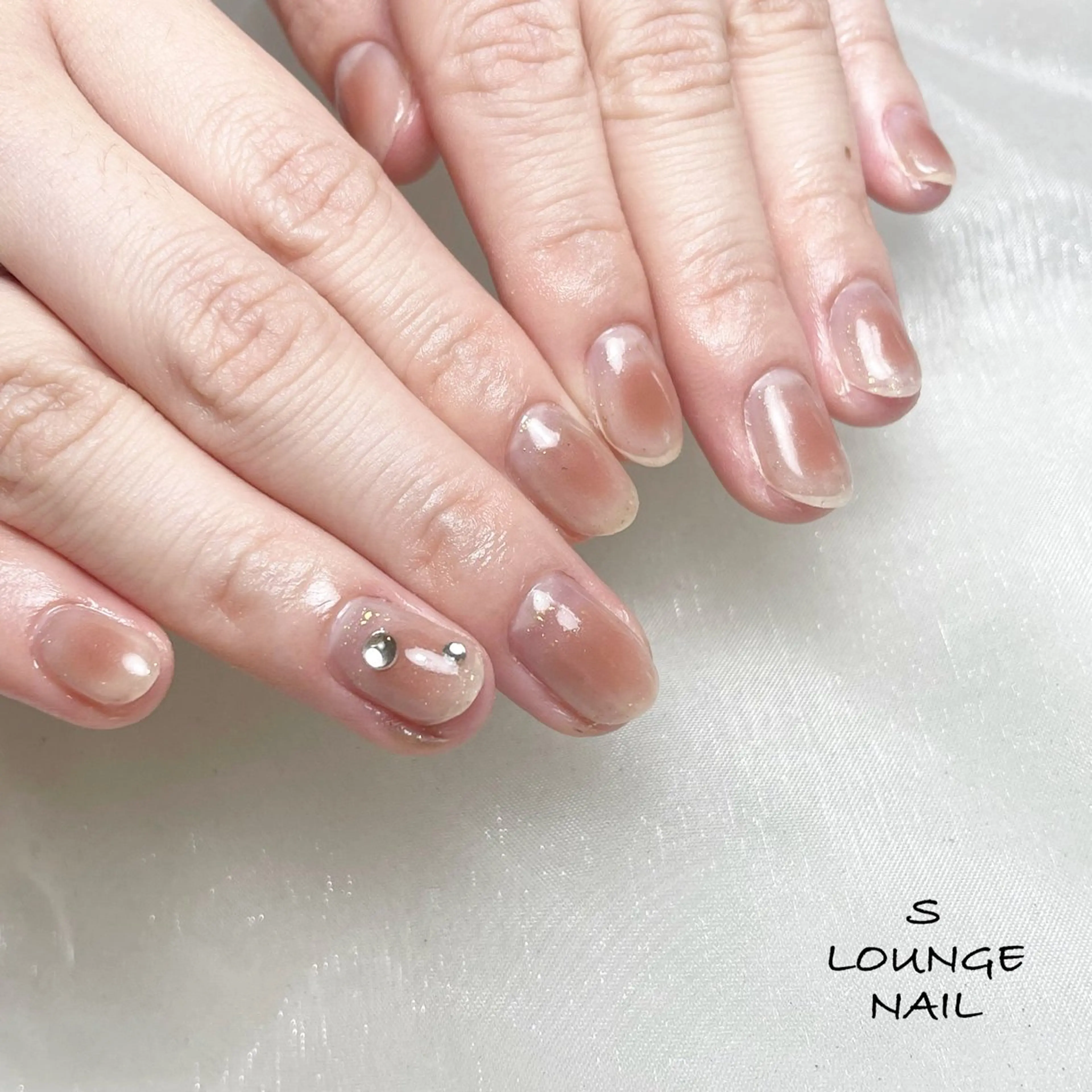 ショート ハンドネイル フットネイル S LOUNGE NAIL所属・パーツたくさん🍓 SUMIのネイルデザイン