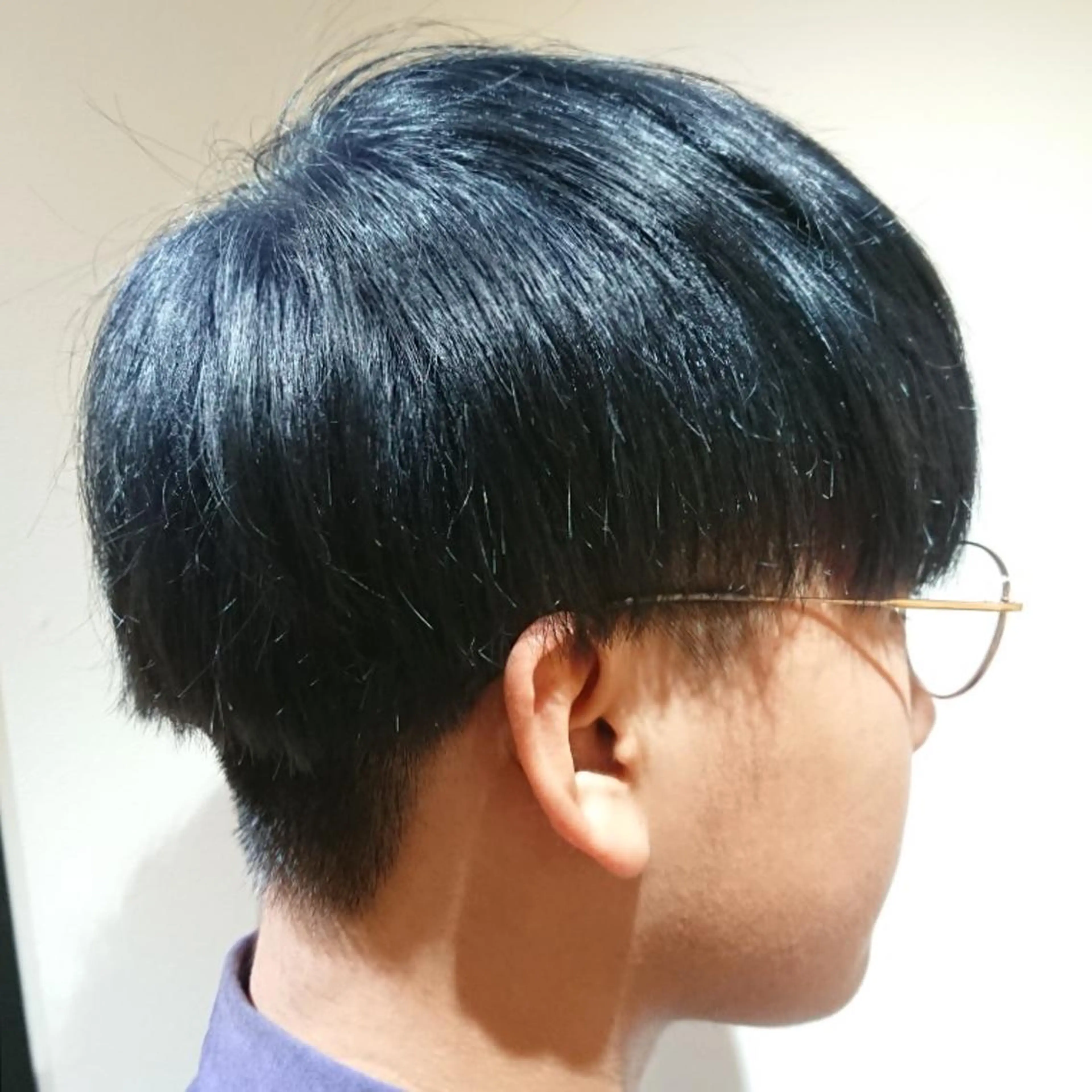 メンズ カラー パーマ マッシュ ツーブロック ネイビーカラー ヘアカラー ブリーチ/ヘアケア/ 艶髪/イギチハルのヘアスタイル