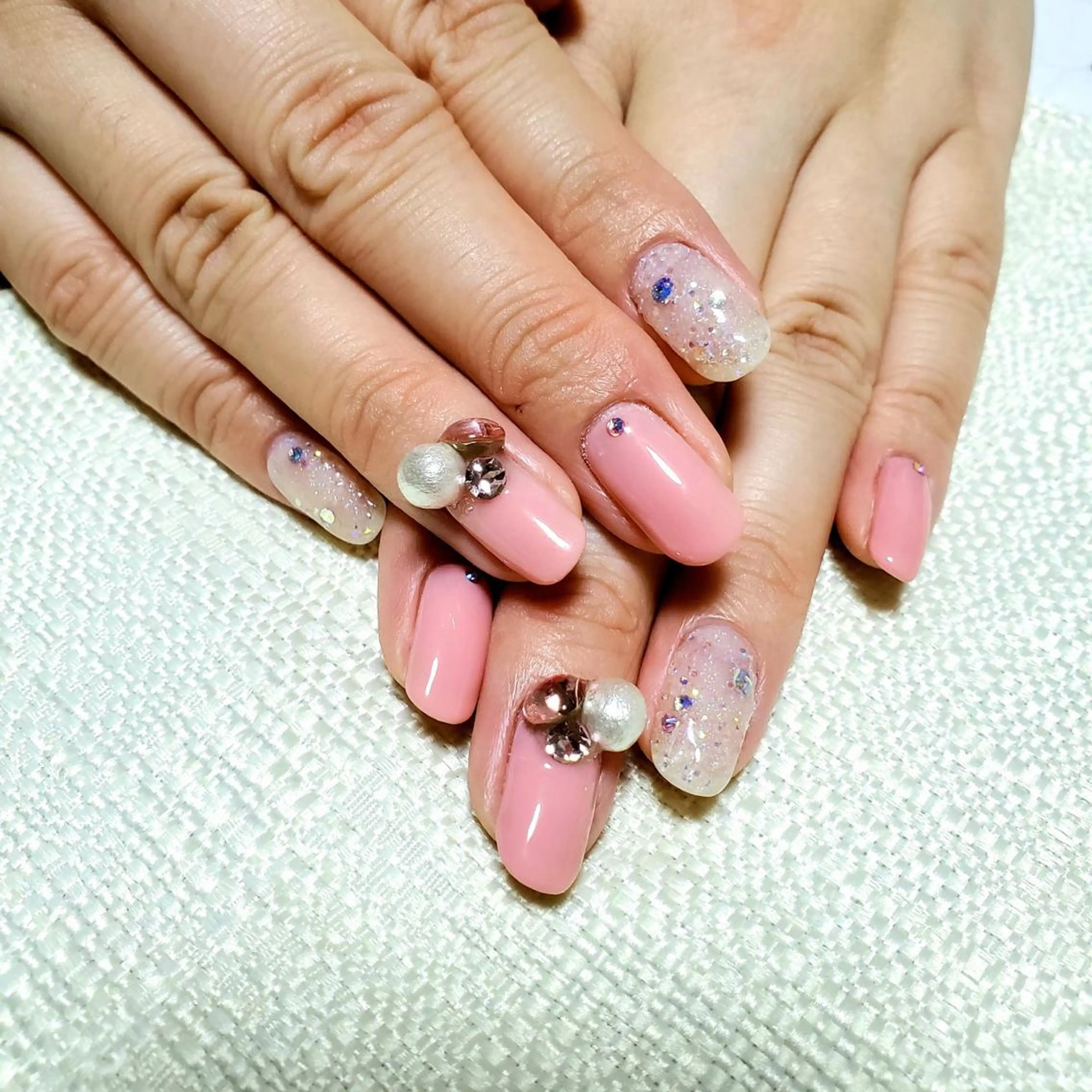 ネイル キラキラネイル ネイル＆フットケアサロンアイアムアイ所属・ネイリスト モリシタのネイルデザイン
