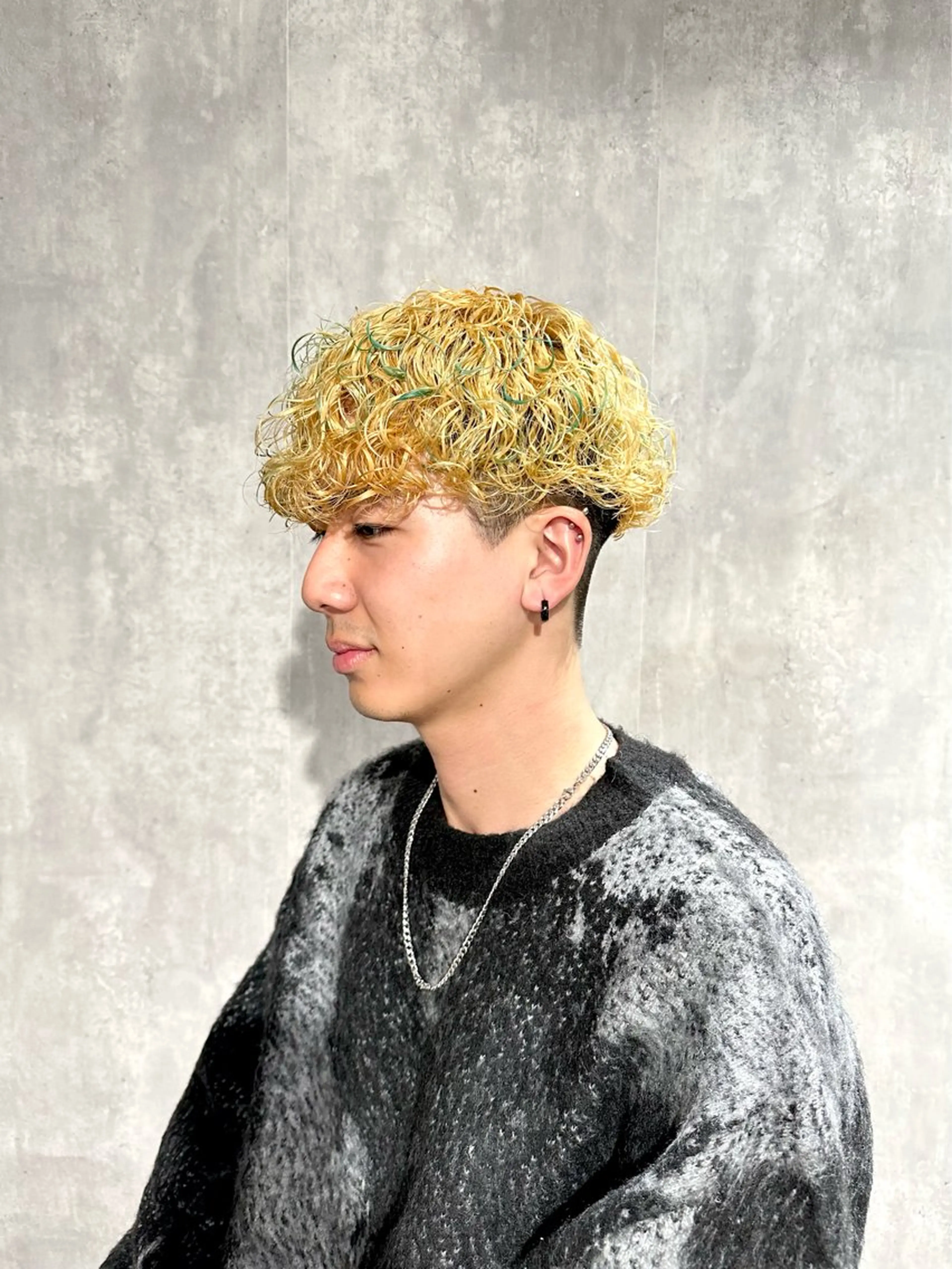 メンズ メンズブリーチ メンズパーマ プードルパーマ 刈り上げ プードルパーマ 骨格補正施術/メンズ 専門美容師/YUYAのヘアスタイル