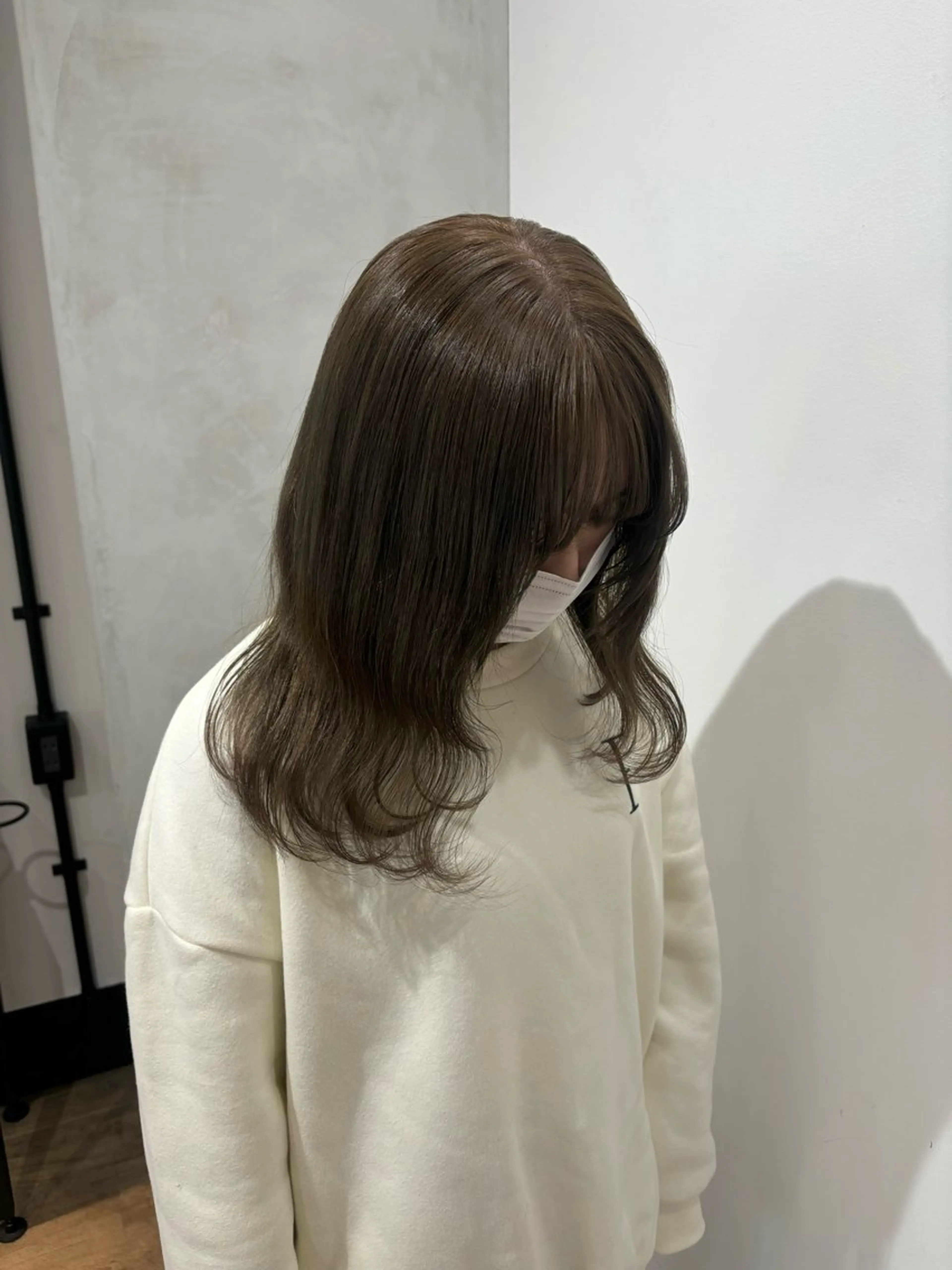 セミロング カラー 𝑴𝒊𝒌𝒖💝 透明感モテカラーのヘアスタイル