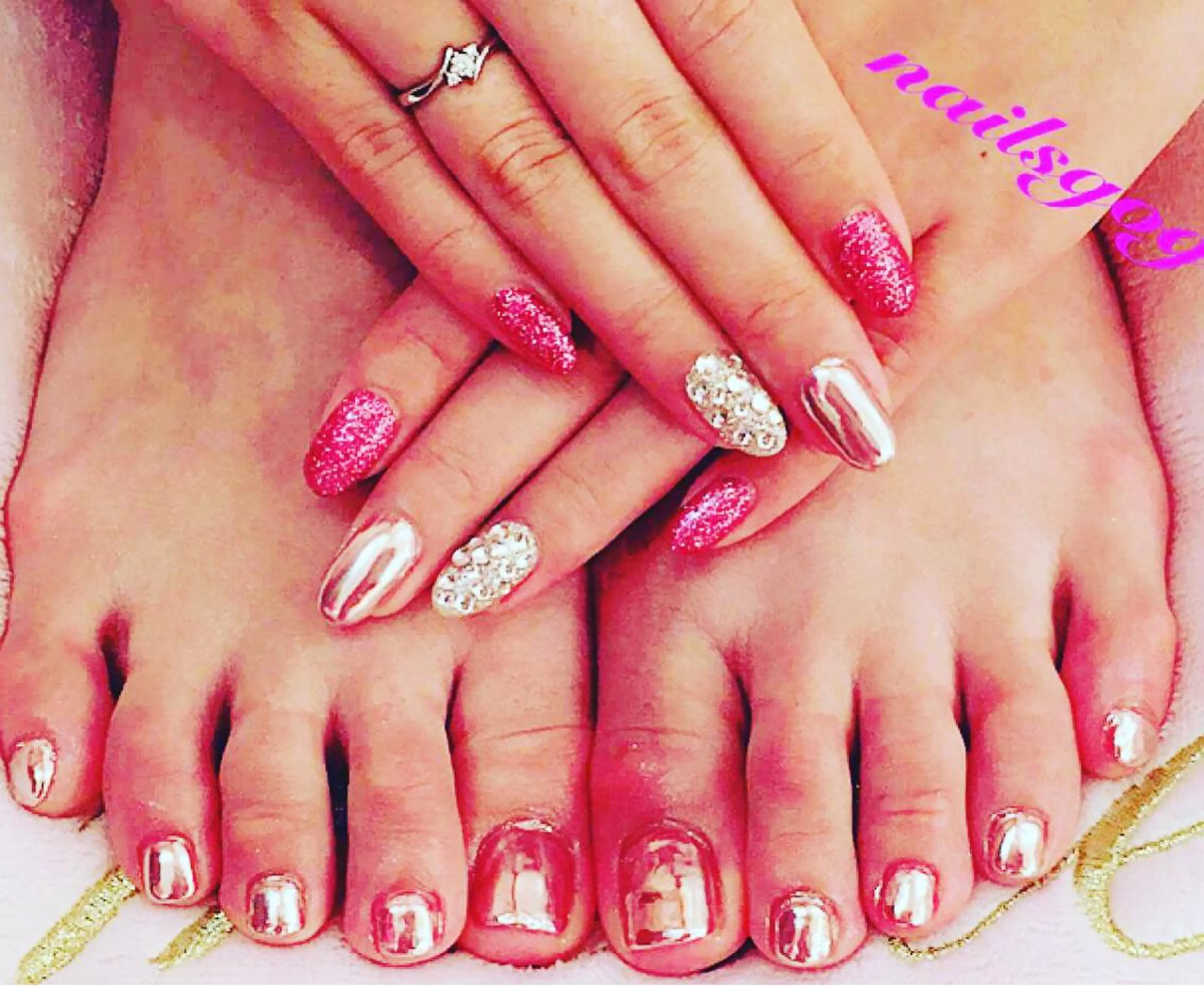 ミディアム カラー ネイル フットネイル NAILSGOGO shibuyaのネイルデザイン