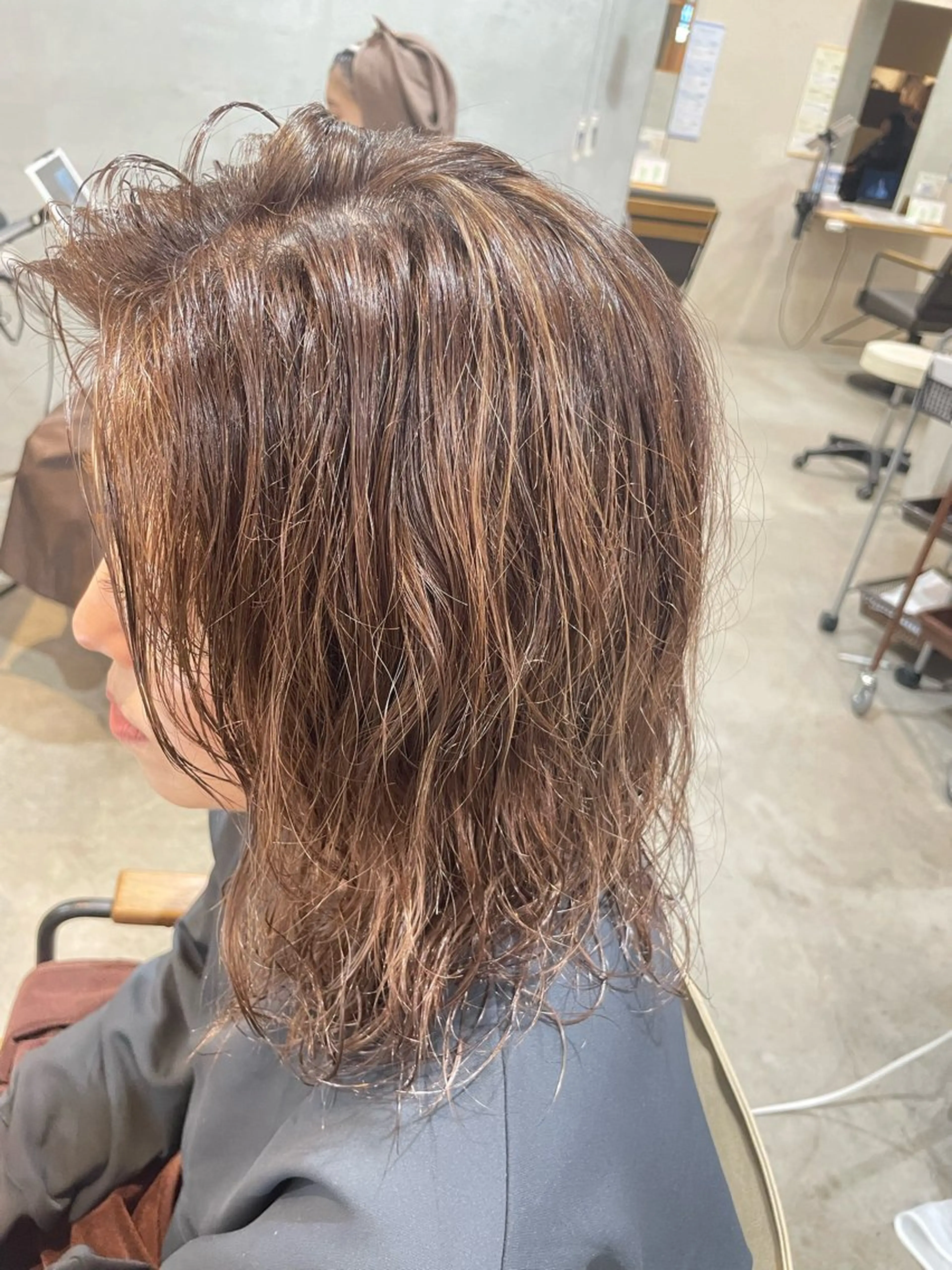 セミロング セミロングパーマ ハイライト ヘアカラー momoka 女性限定のヘアスタイル