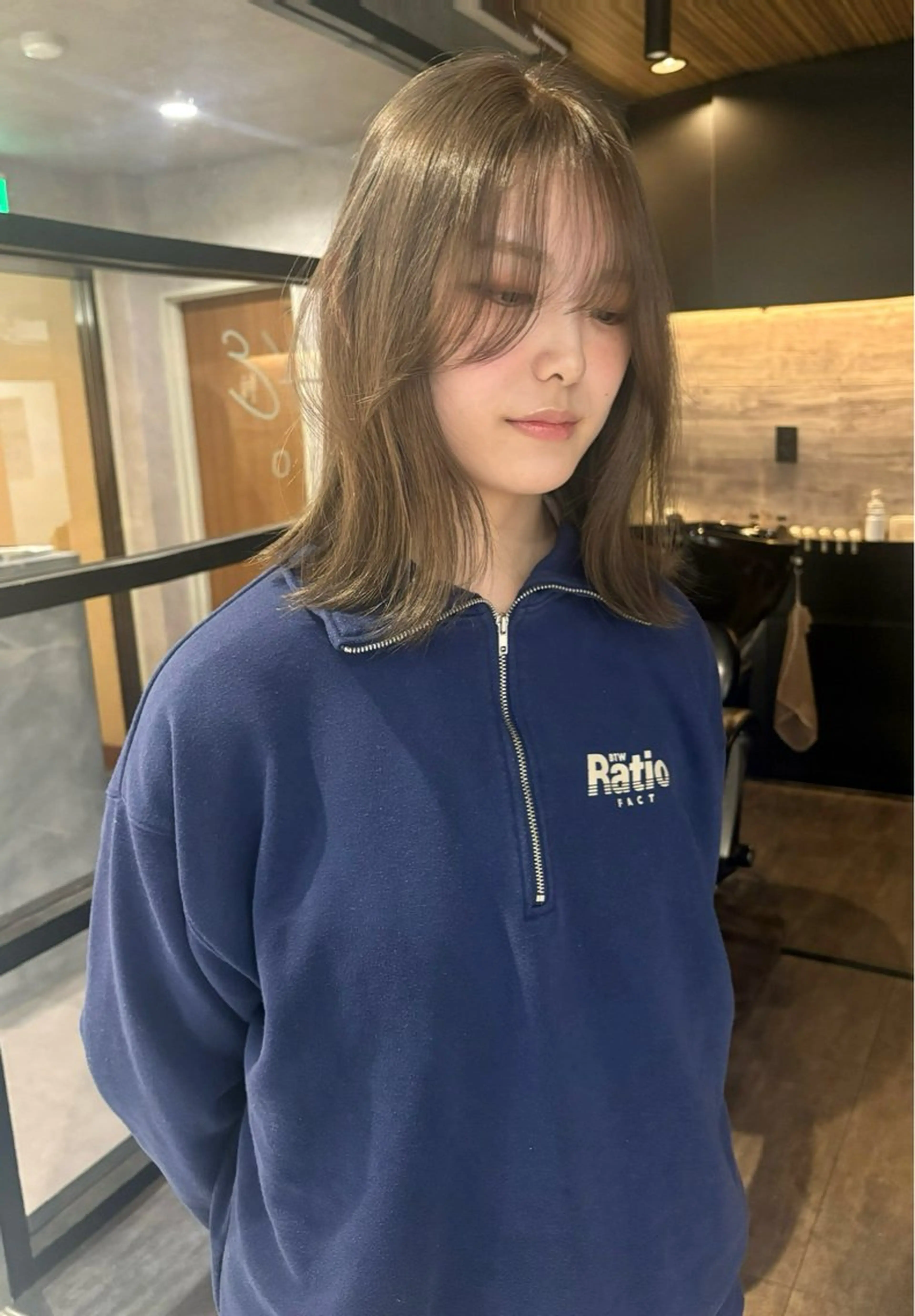 ミディアム レイヤーカット/韓国 /艶髪/ダブルカラーのヘアスタイル