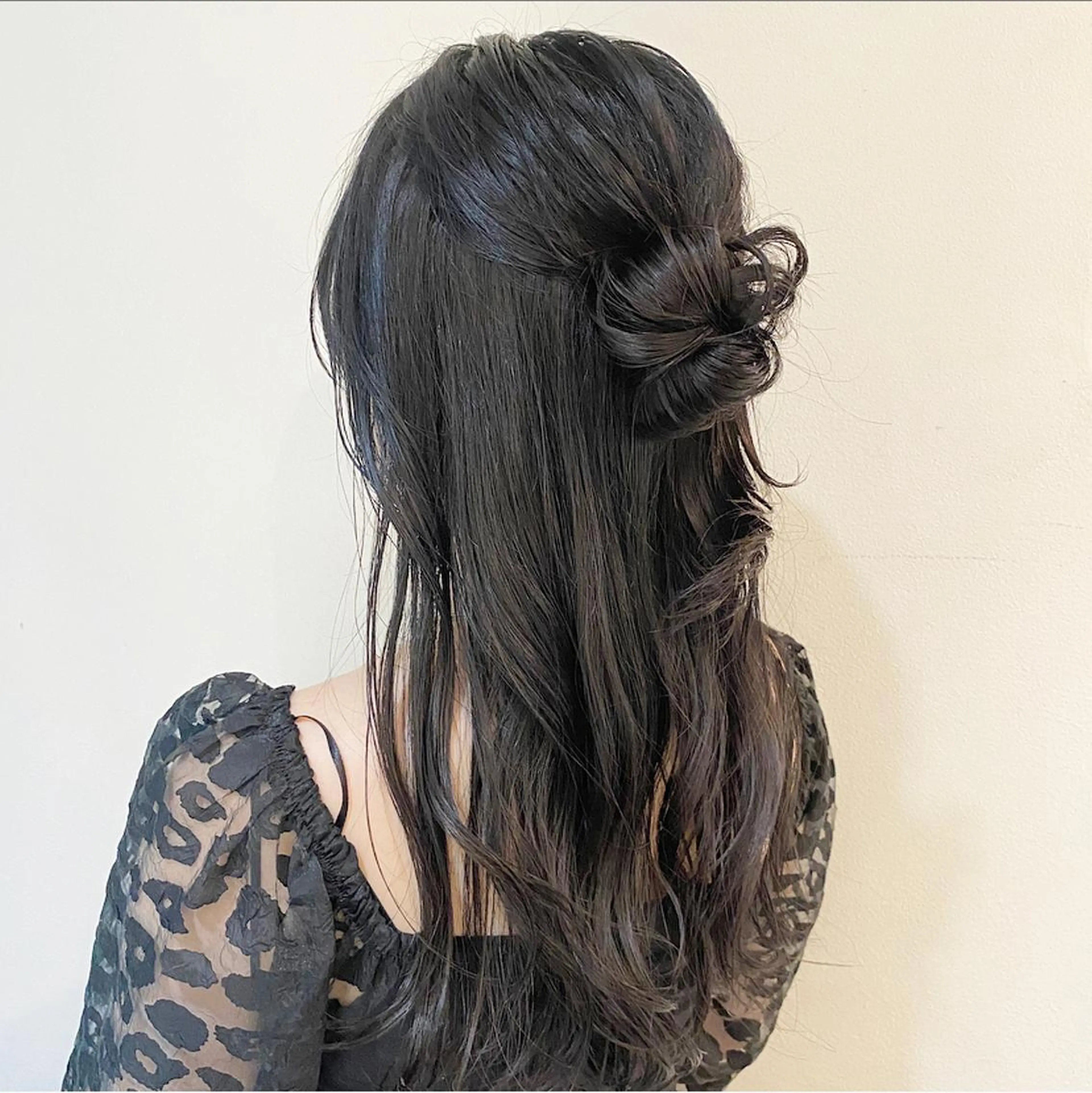 ロング カラー ヘアアレンジ 伊藤 玲衣のヘアスタイル