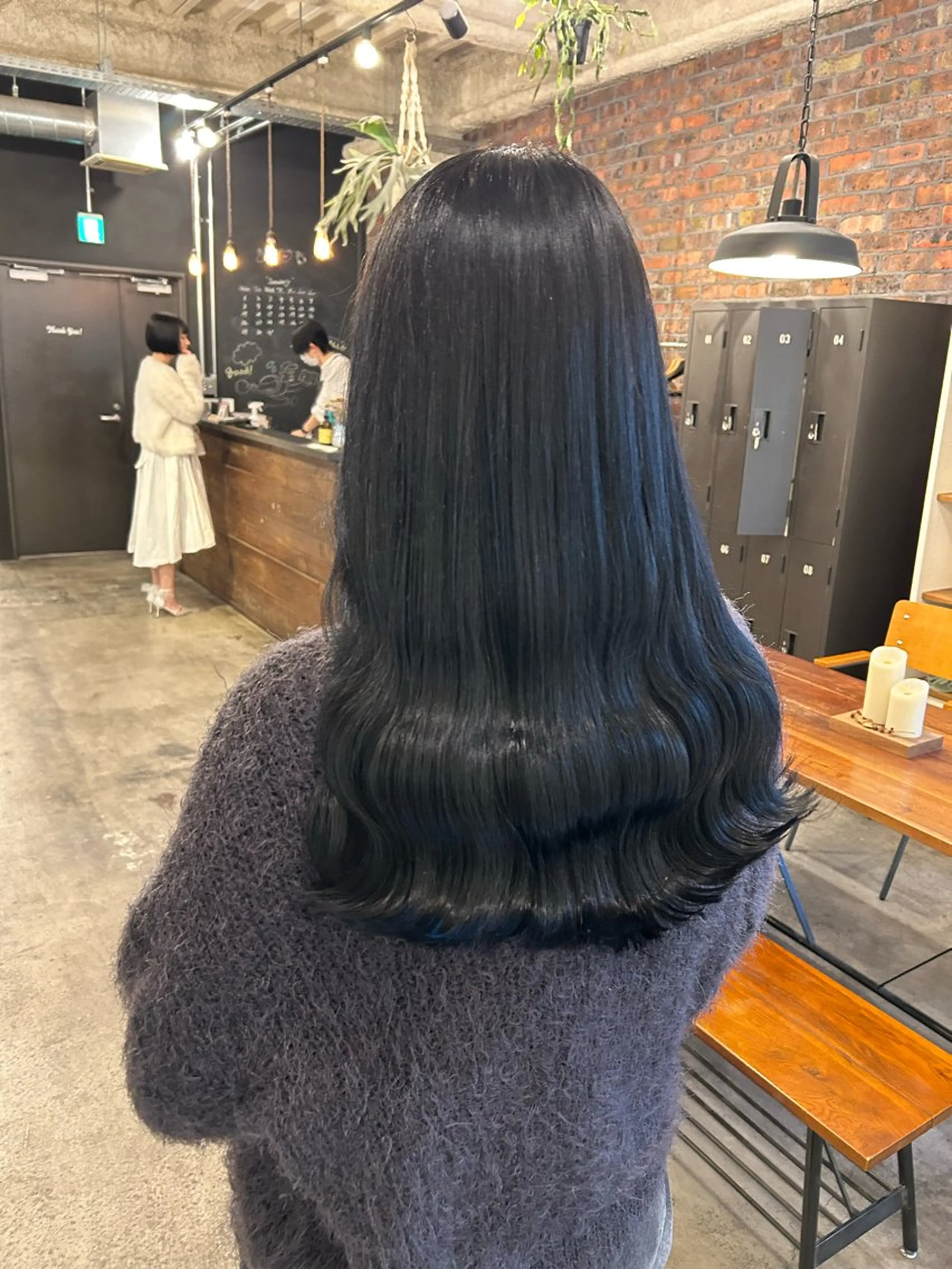 セミロング カラー 黒髪 ブルーカラー ブルーブラック ヘアカラー the BRIDGE 加藤みのりのヘアスタイル