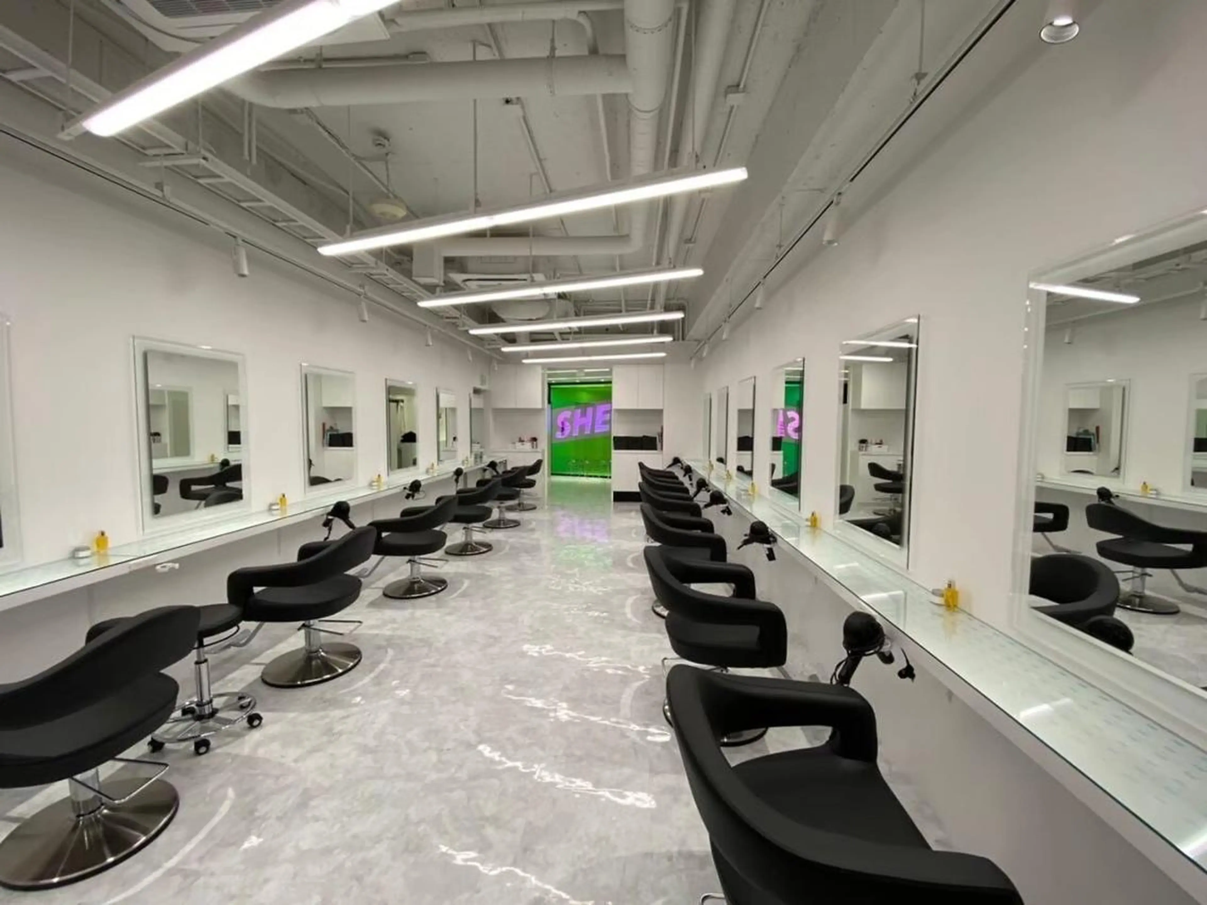 カラー 🪞SHE池袋 Official🪞のヘアスタイル