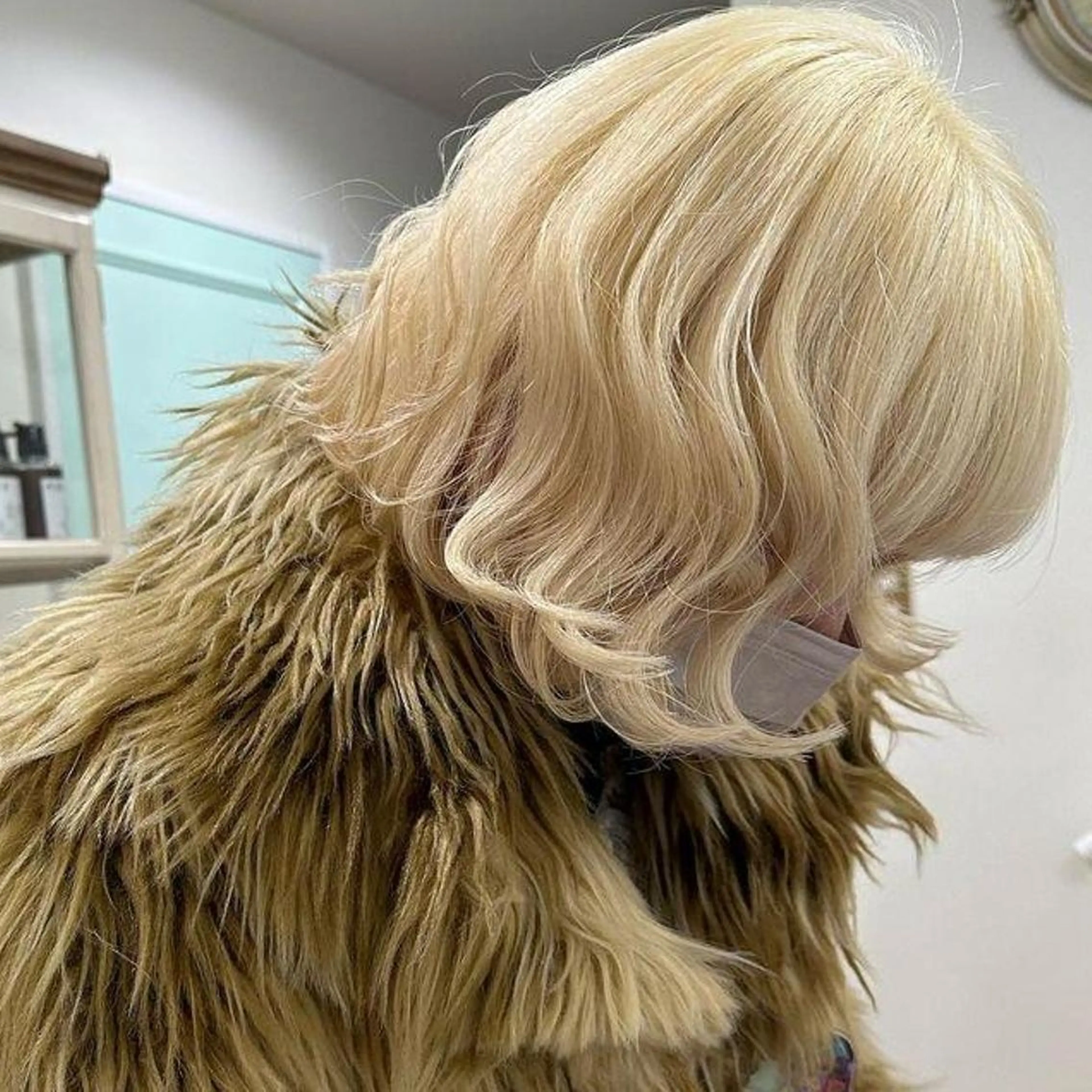 ショート カラー 抜きっぱなしブロンド ブロンド ORIKA 美容室のヘアスタイル