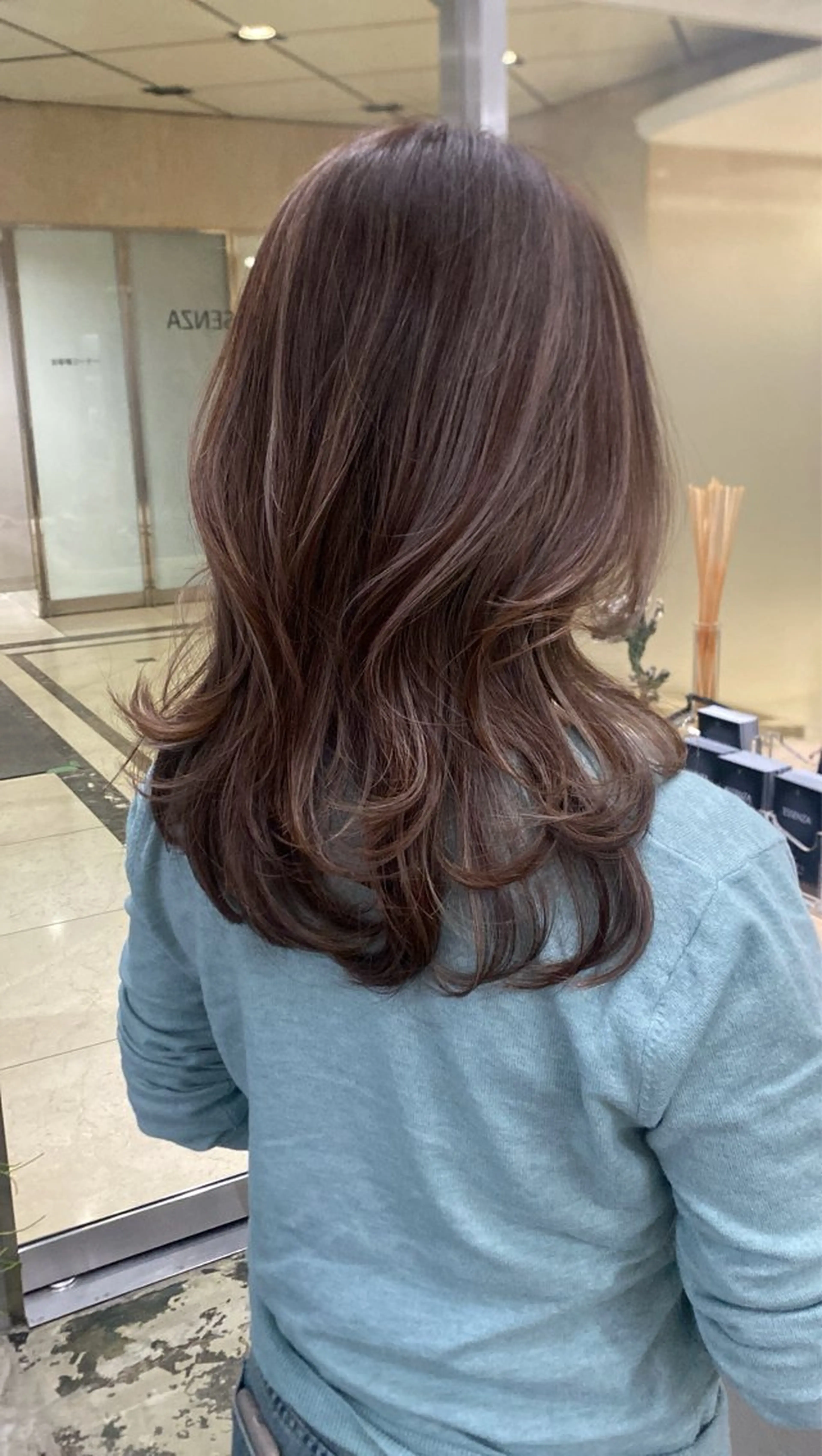 ミディアム カラー ヘアカラー ハイライト、レイヤー カット/西梅田/中西のヘアスタイル