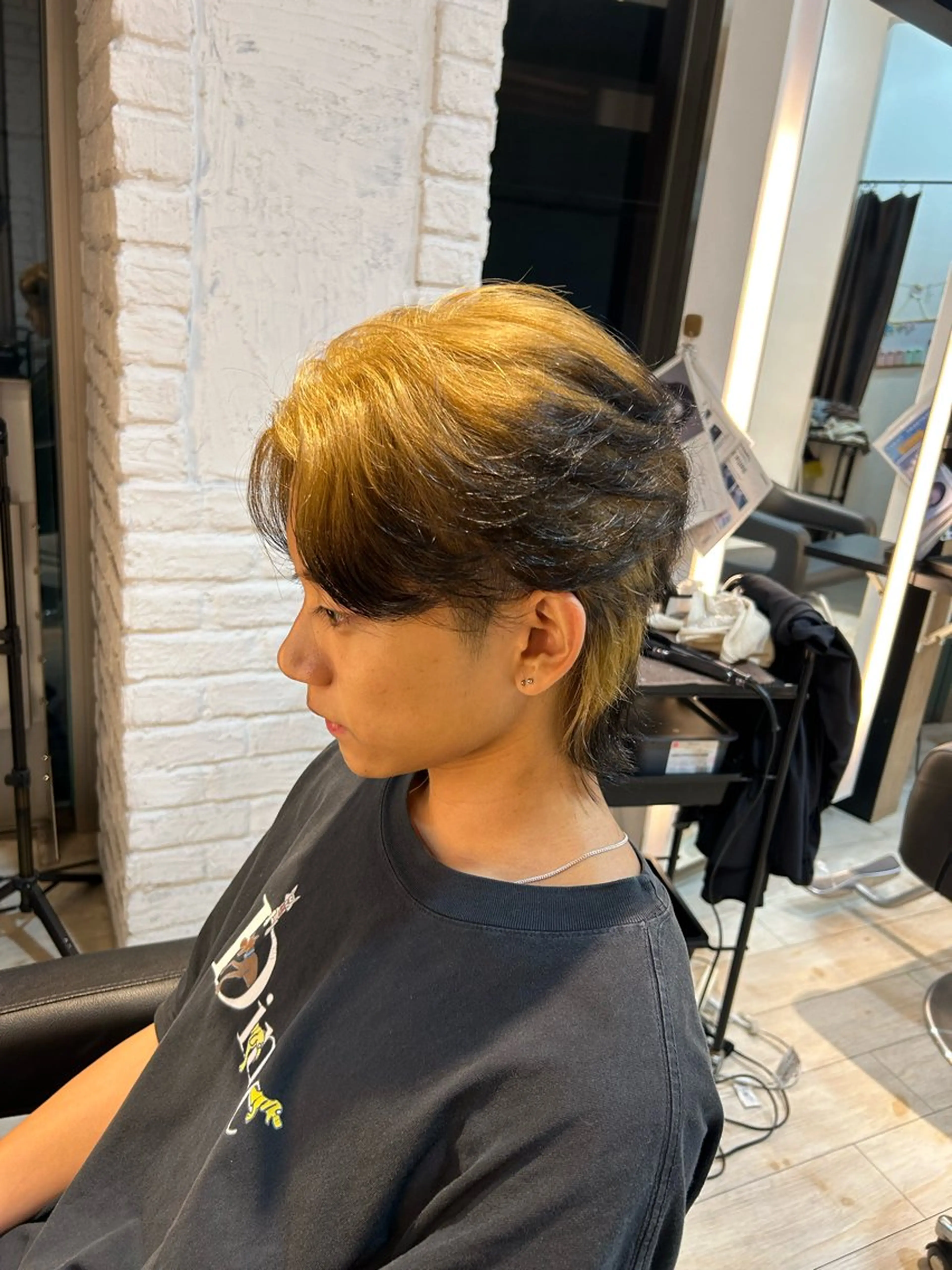 カラー メンズ メンズブリーチ 黒髪 ブリーチ デザインカラー カット ヘアカラー トリートメント 有働由良／ハイトーン ／韓国メンズヘアのヘアスタイル