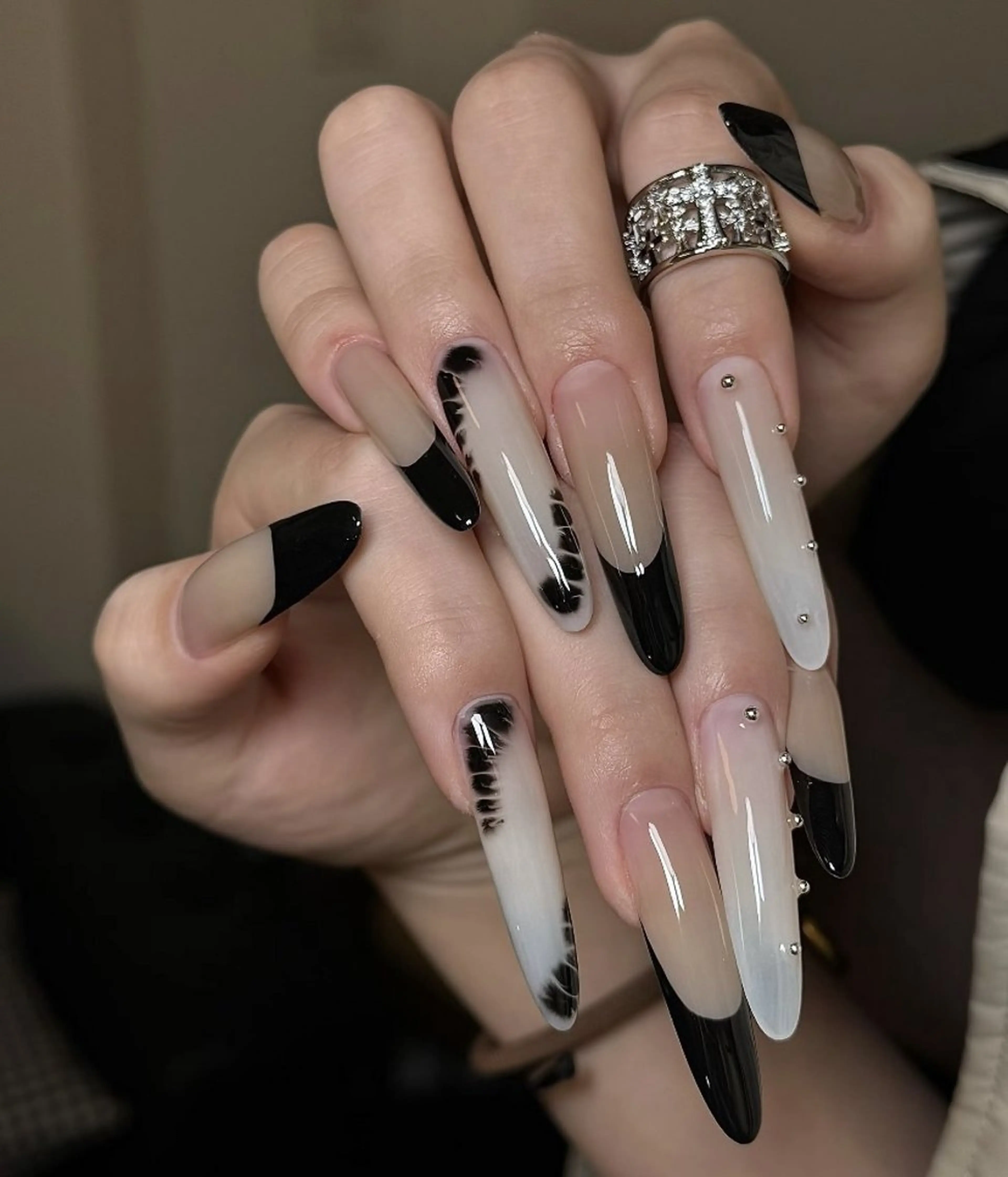 ネイル チークネイル フレンチネイル ジェルネイル ガーリー キラキラネイル ハンドネイル UM Nail Salonのネイルデザイン