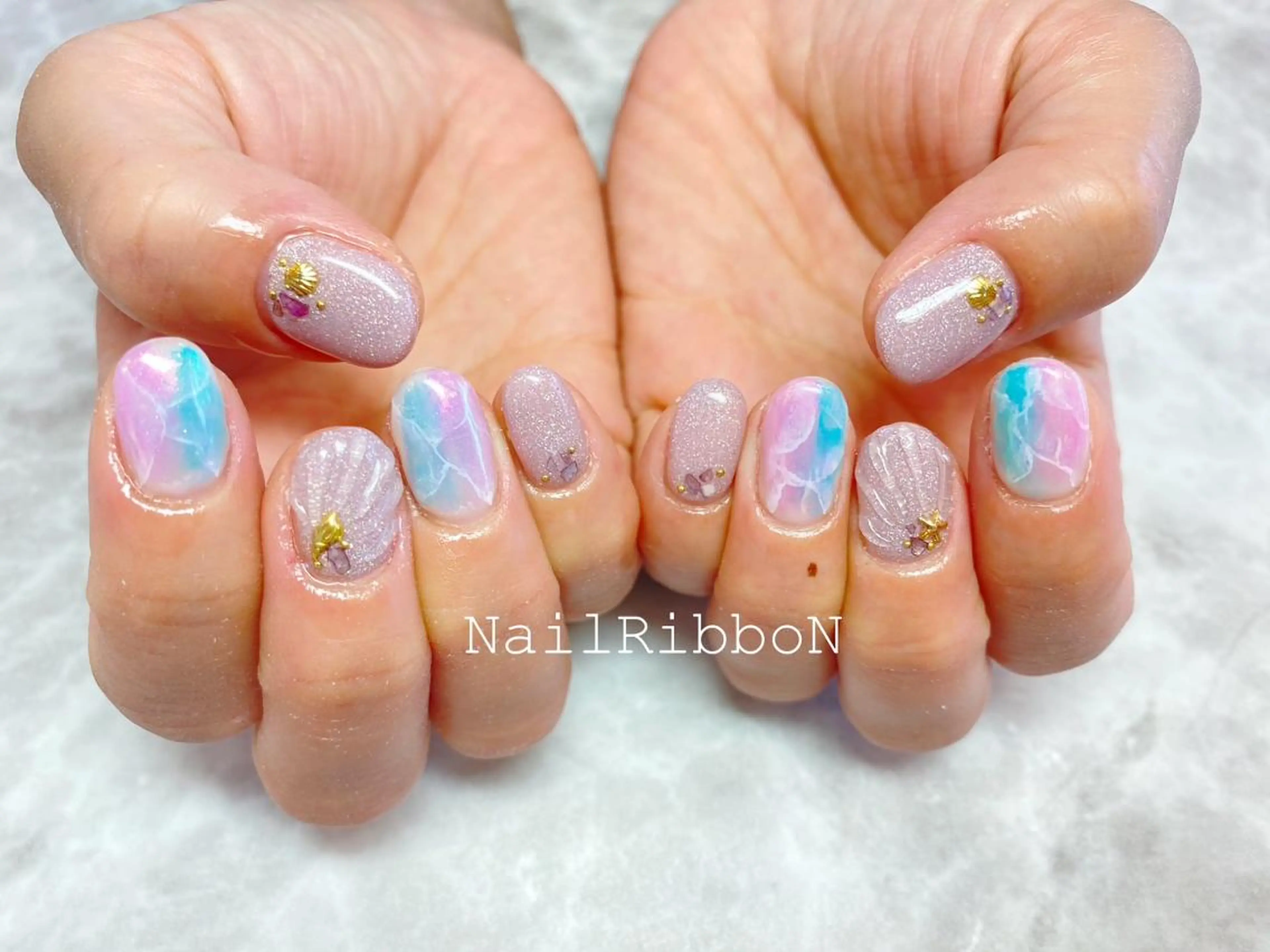 ネイル ネイルリボン 受付スタッフのネイルデザイン