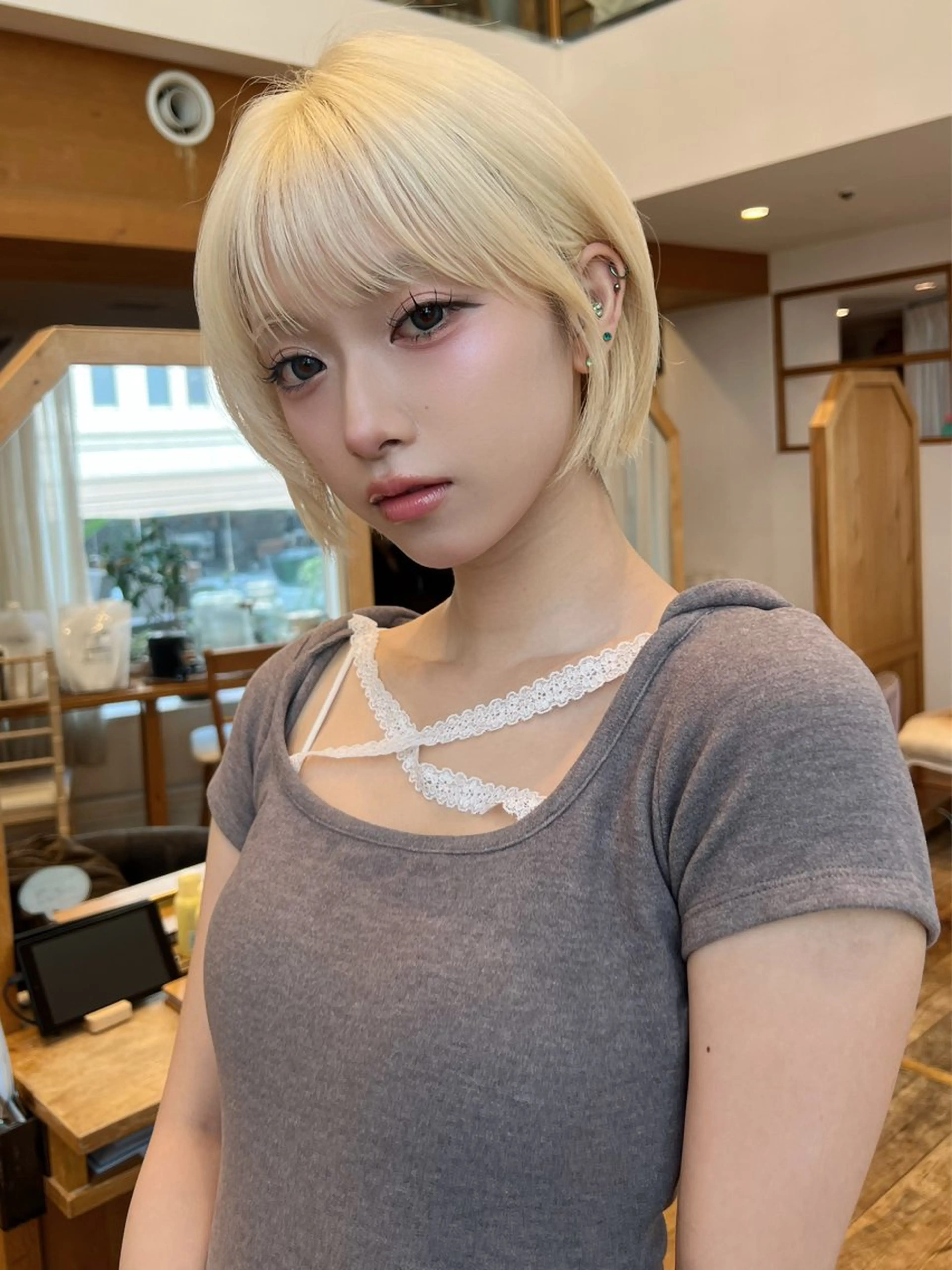 ショート カラー 顔まわりレイヤー レイヤーカット ヘアカラー 望月威吹/表参道/レ イヤー/似合わせのヘアスタイル