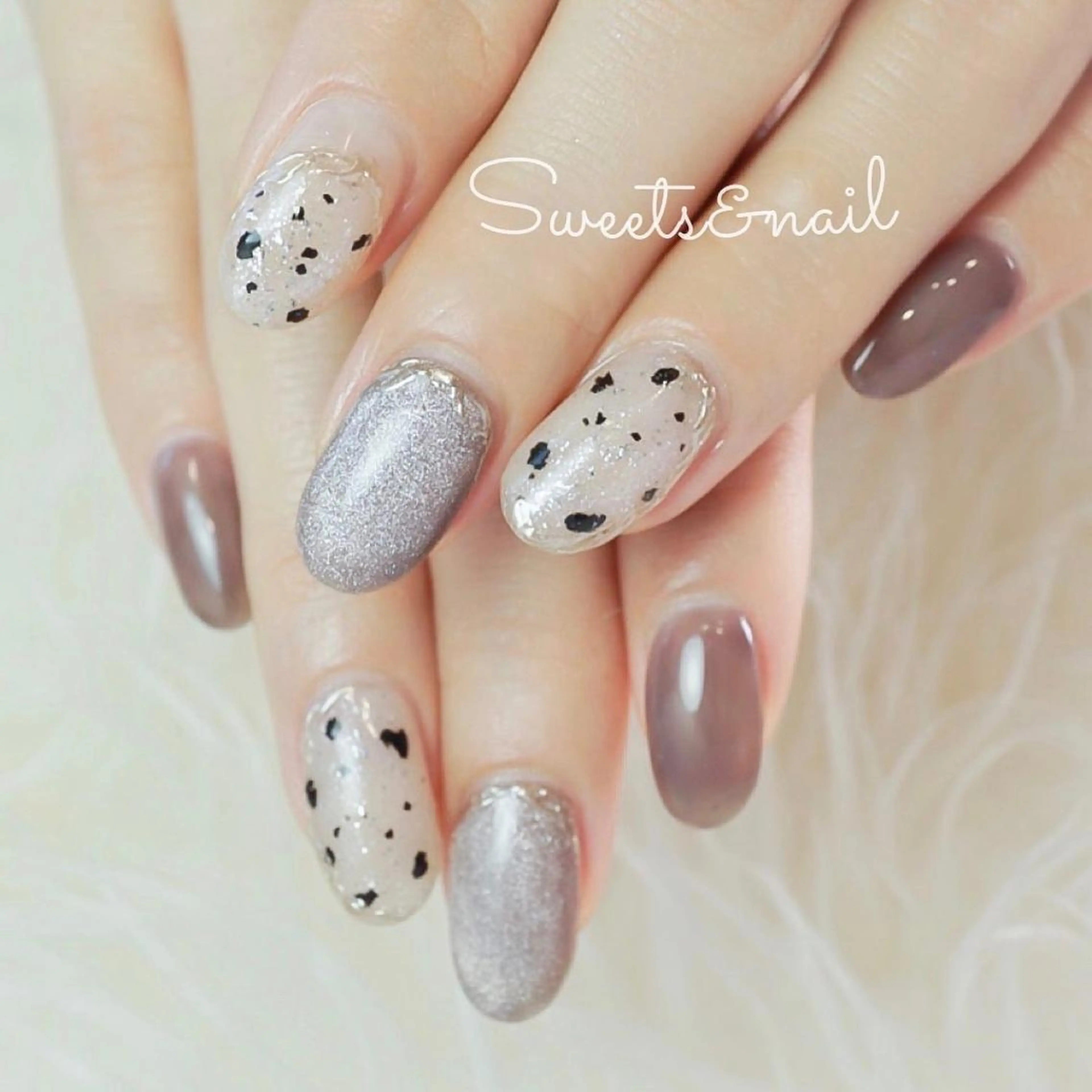 ネイル キラキラネイル ラメ(グリッター) マグネットネイル 持ち込み ニュアンスネイル Sweets＆ nail みなこのネイルデザイン