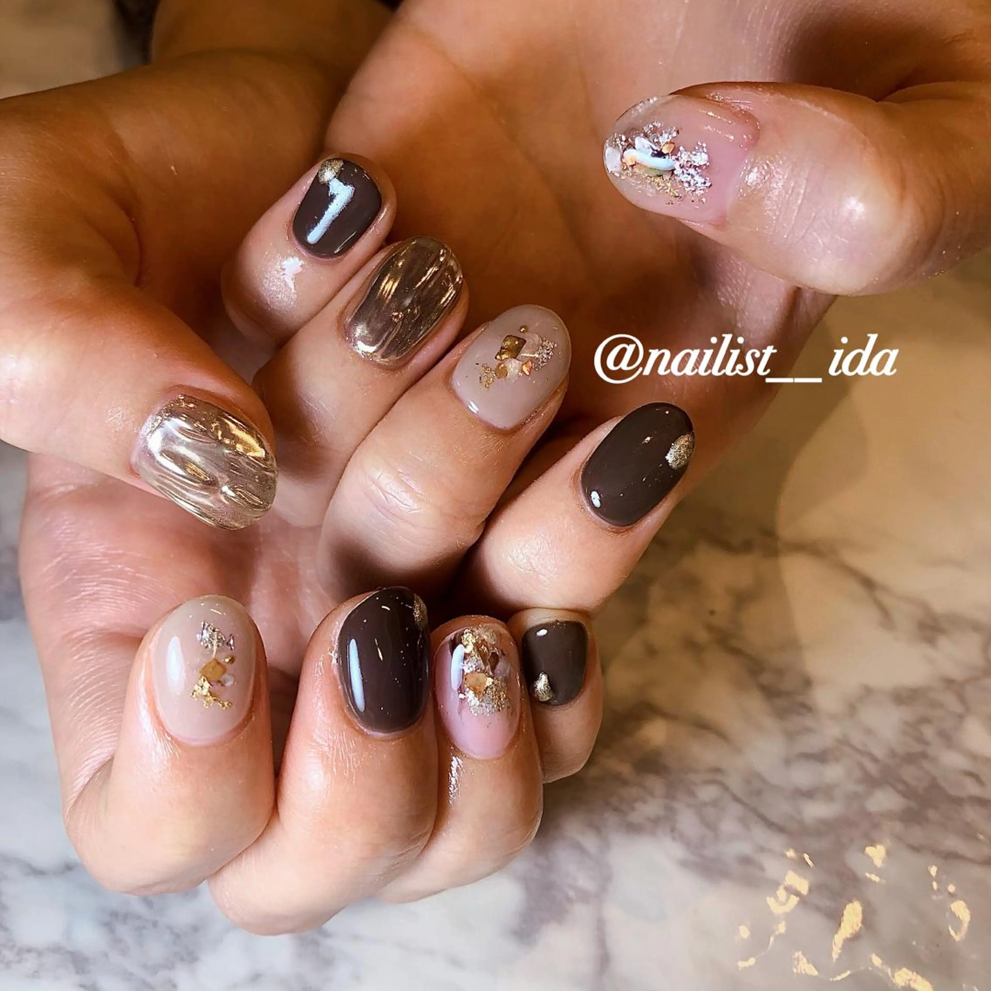 ネイル ブラウン ニュアンスネイル Arowa 伊田のネイルデザイン