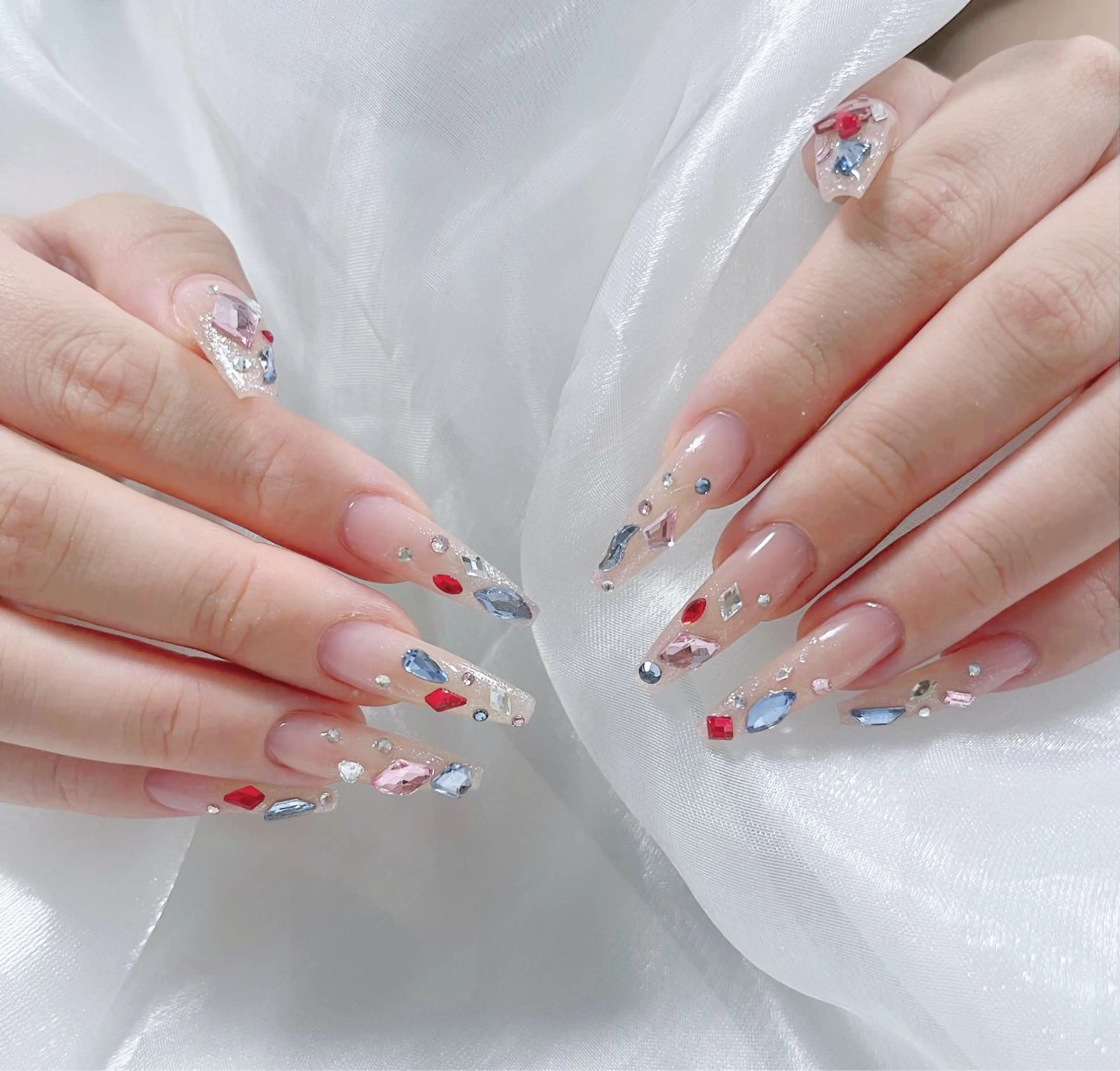 ネイル オーロラネイル クリアネイル フラッシュネイル ジェルネイル グラデーション ハンドネイル Amee Nail Salonのネイルデザイン