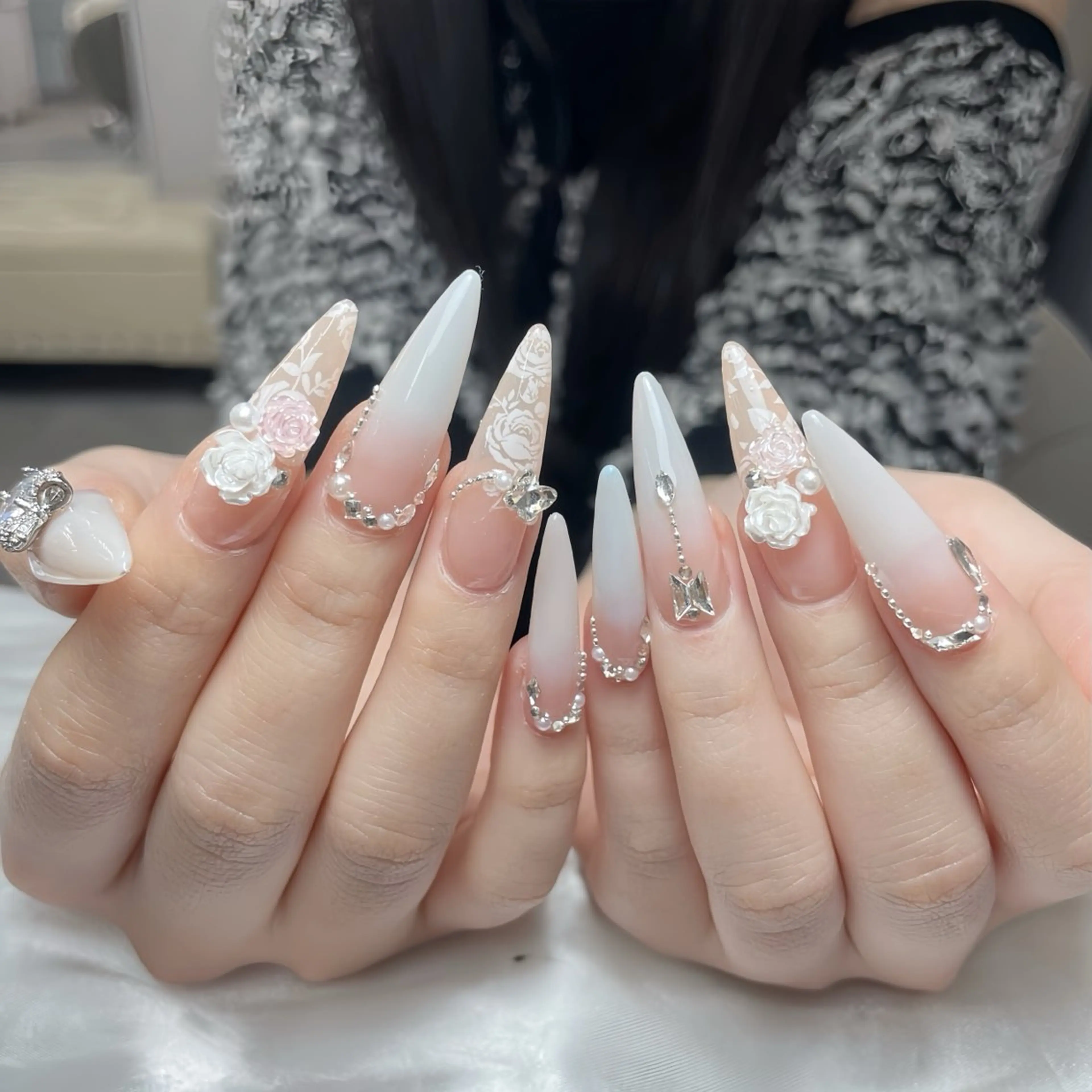 ネイル アートネイル チークネイル ジェルネイル ロングネイル マグネットネイル ハンドネイル Rin Nail 新大久保店のネイルデザイン