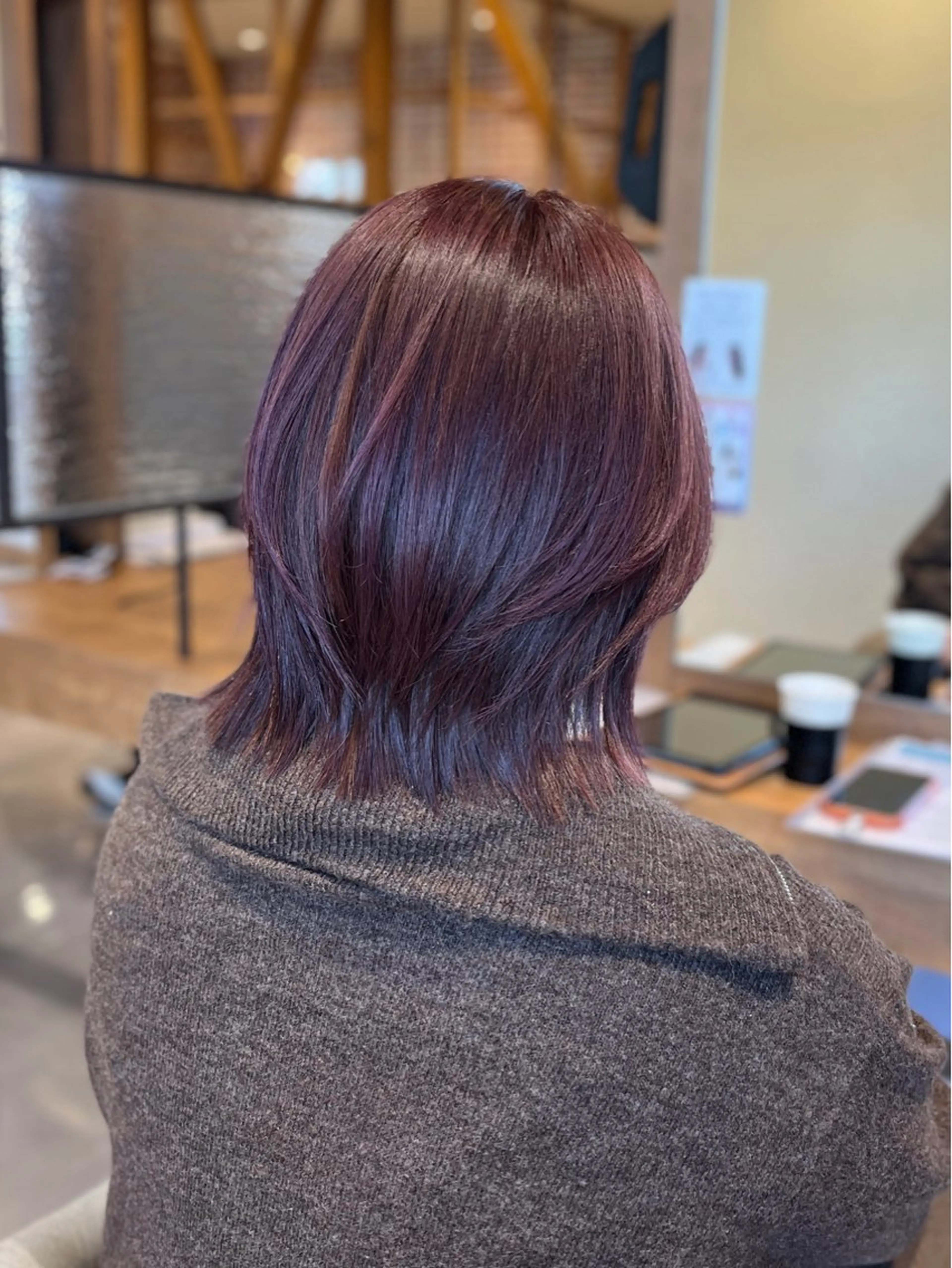 ショート カラー ブリーチ カシス ブリーチなしカラー ヘアカラー トリートメント Zina.金上美玲 ✲レイヤー/メンズのヘアスタイル