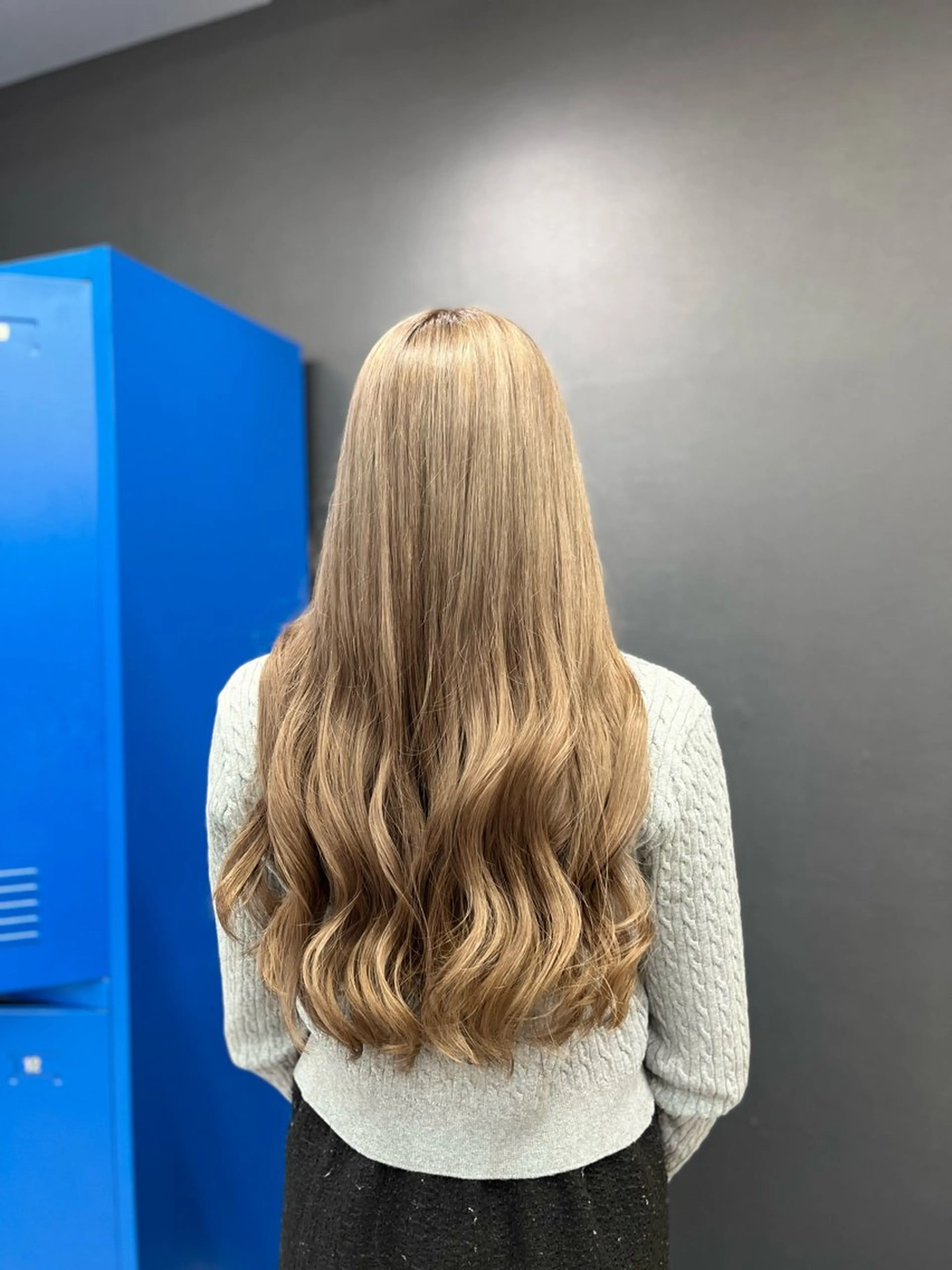 ロング カラー ベージュカラー ブリーチ ケアブリーチ ミルクティーベージュ white.梅田所属・White梅田  ／ COCOのヘアスタイル