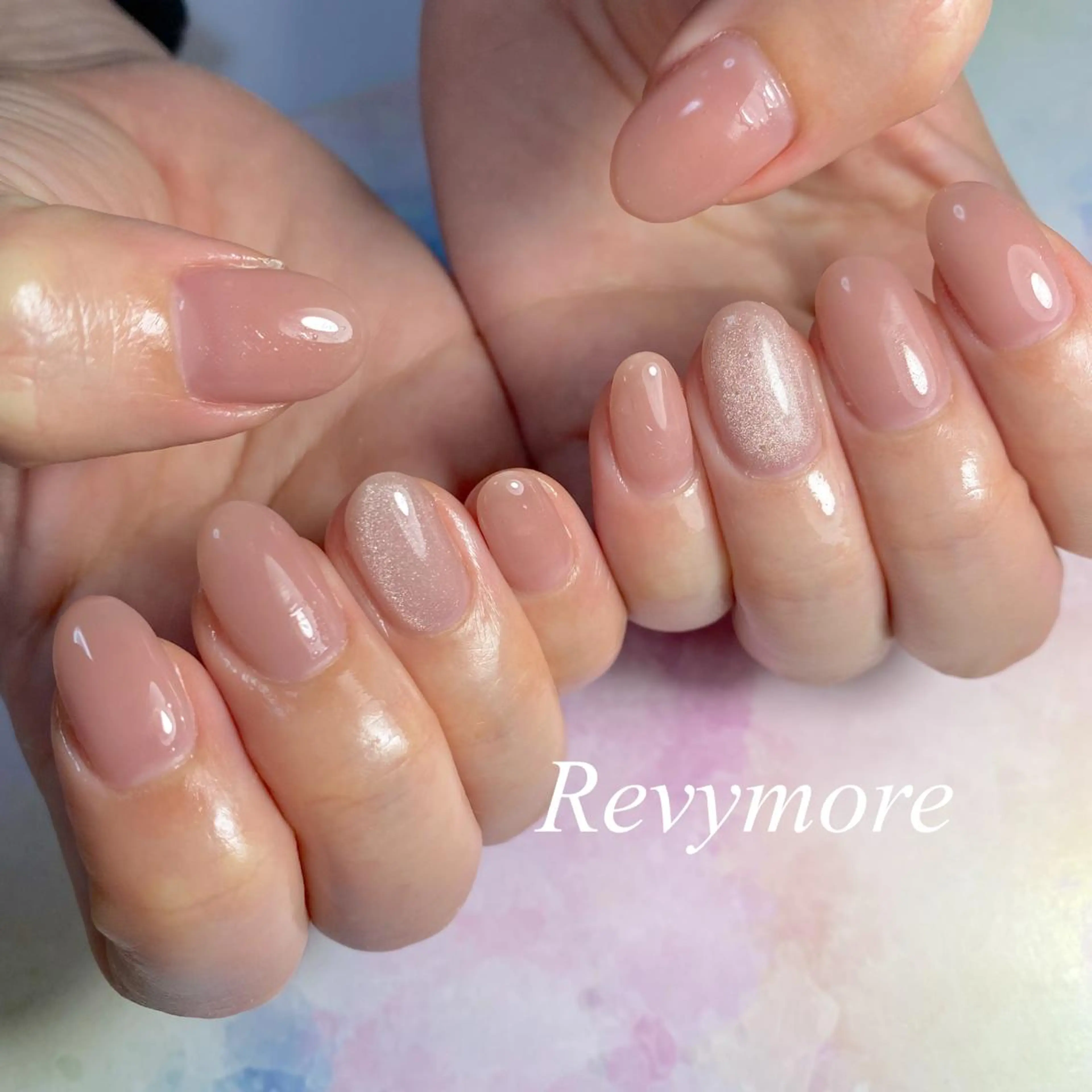 ミディアム ネイル ジェルネイル マグネットネイル マグネットワンカラー ニュアンスネイル オフィスネイル nail salon Revymore所属・nail salon Revymoreのネイルデザイン