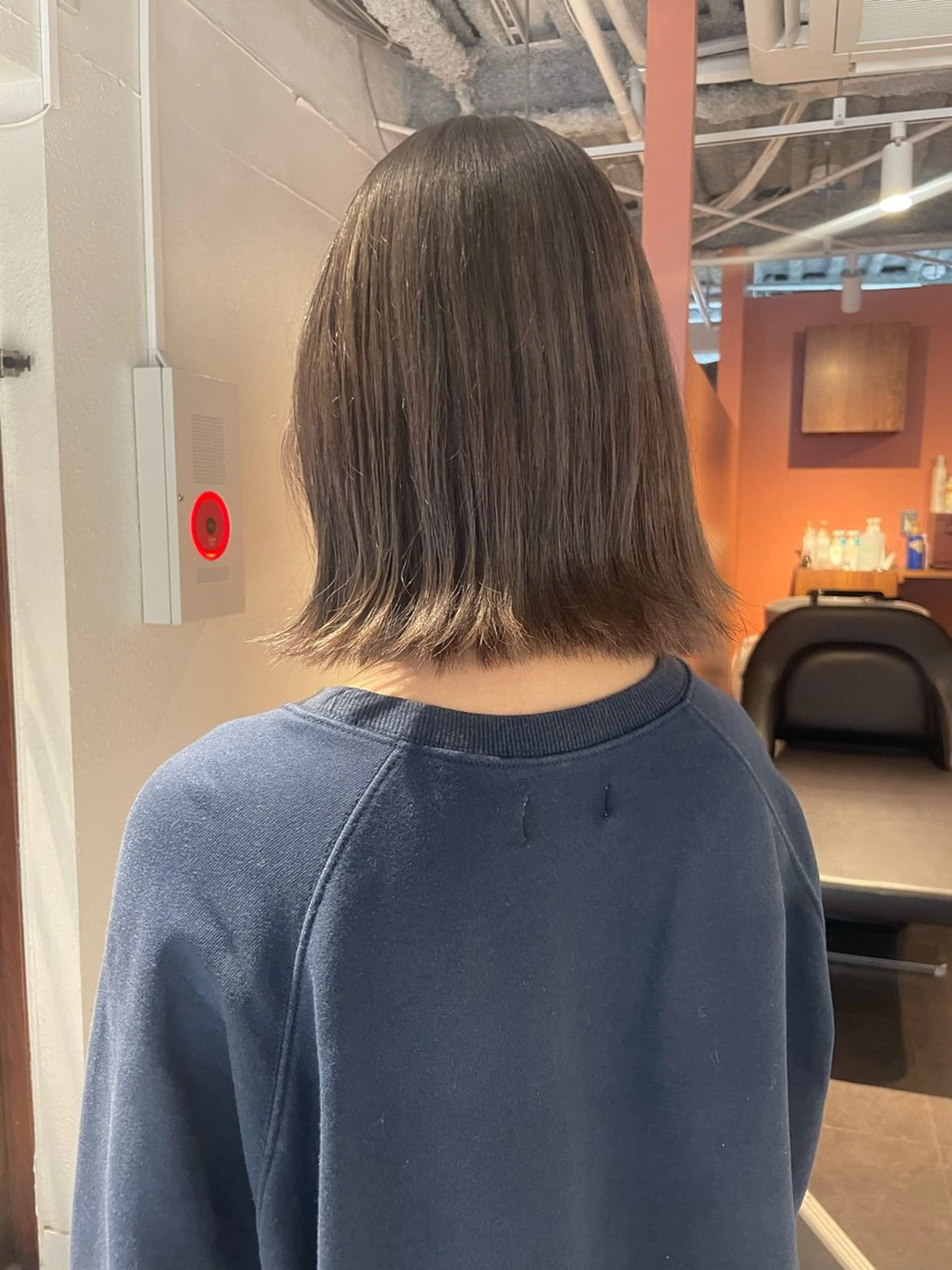 ミディアム カラー ベージュカラー ブリーチ グレージュ ブリーチなしカラー レイヤー×初 パーマ|hinakoのヘアスタイル