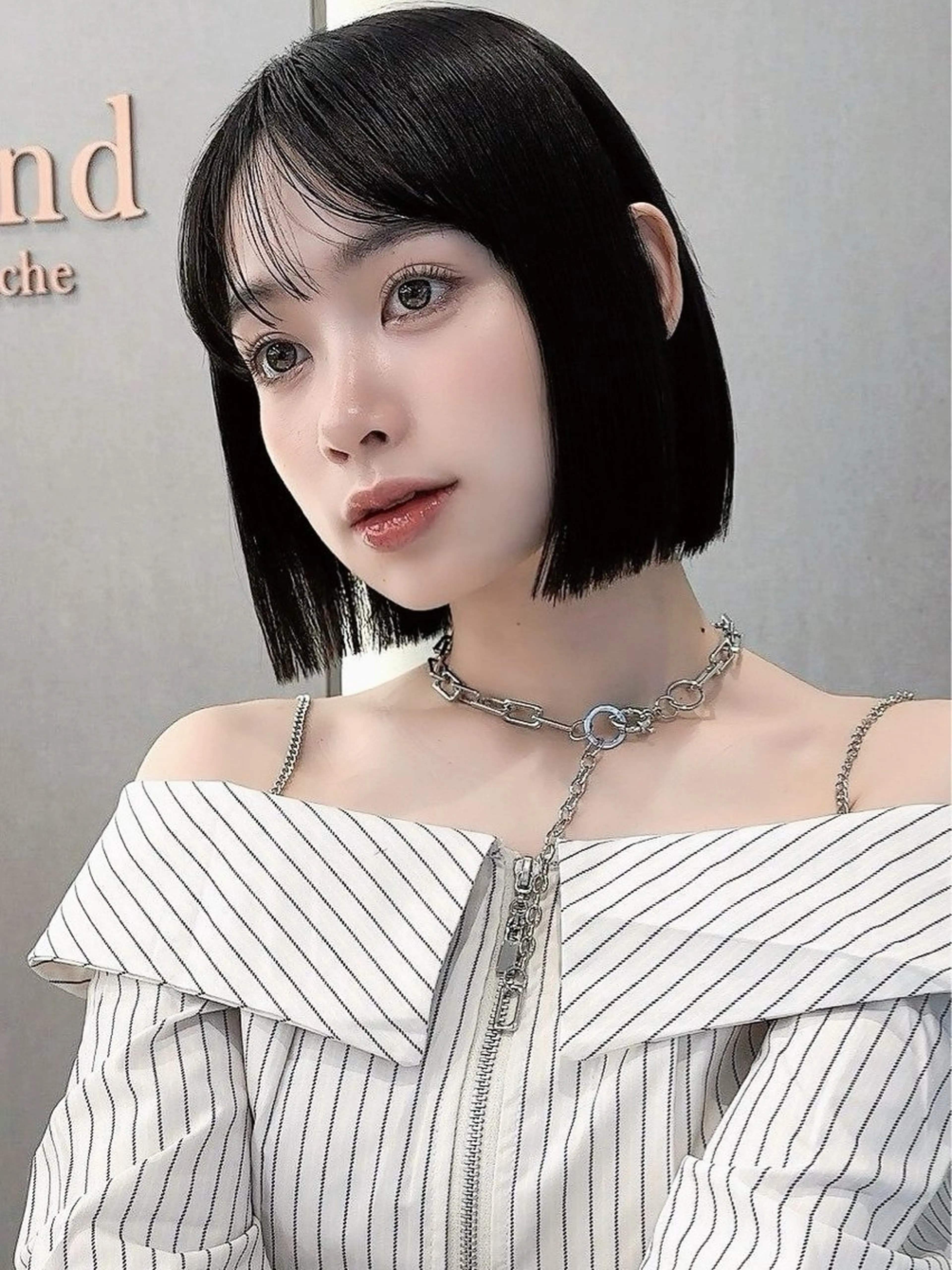 ショート ショート レイヤー ロンド　エメのヘアスタイル