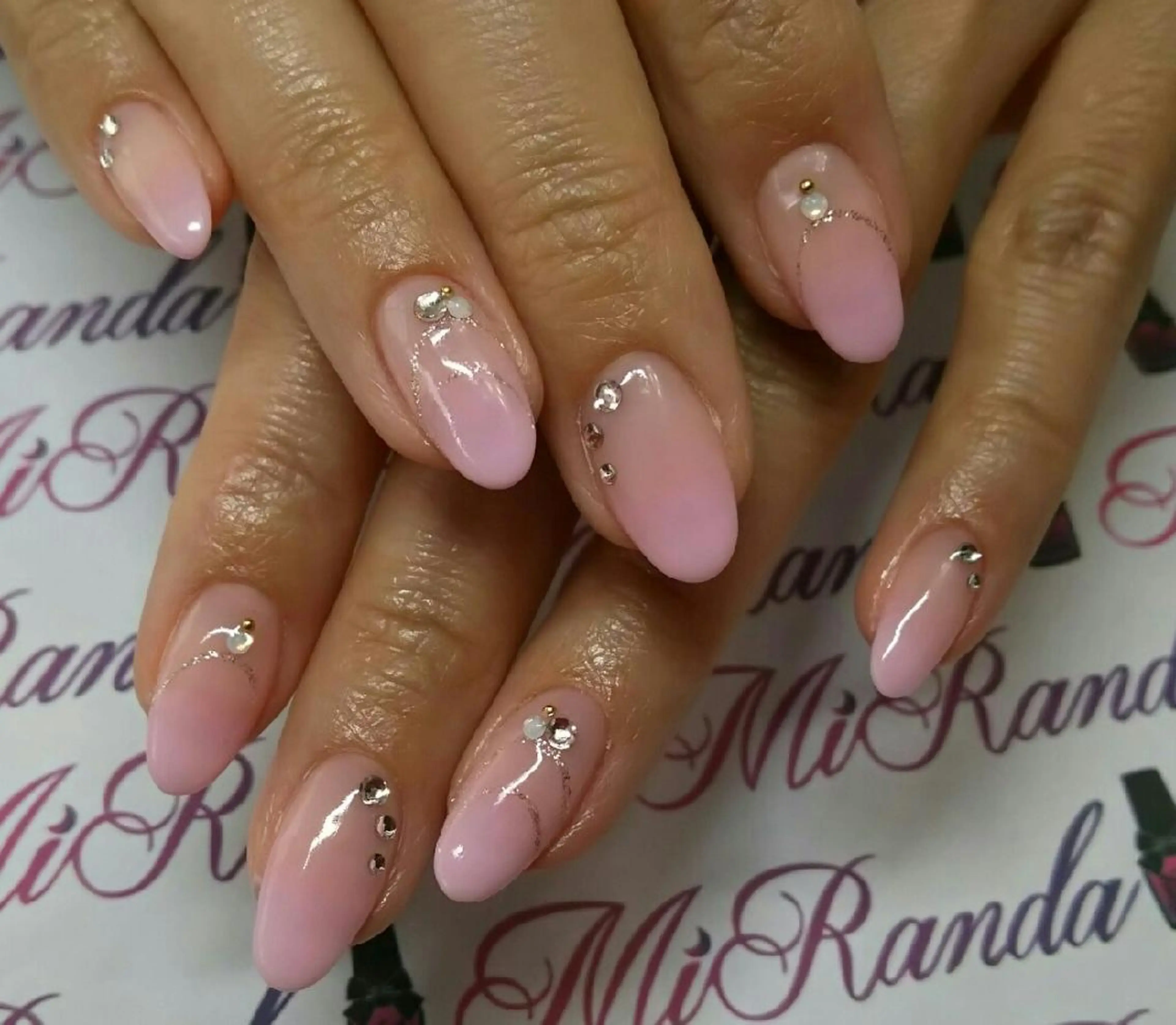 カラー ネイル グラデーションカラー アートネイル グラデーション キラキラネイル MiRanda Nail所属・MiRanda 保坂 舞のネイルデザイン