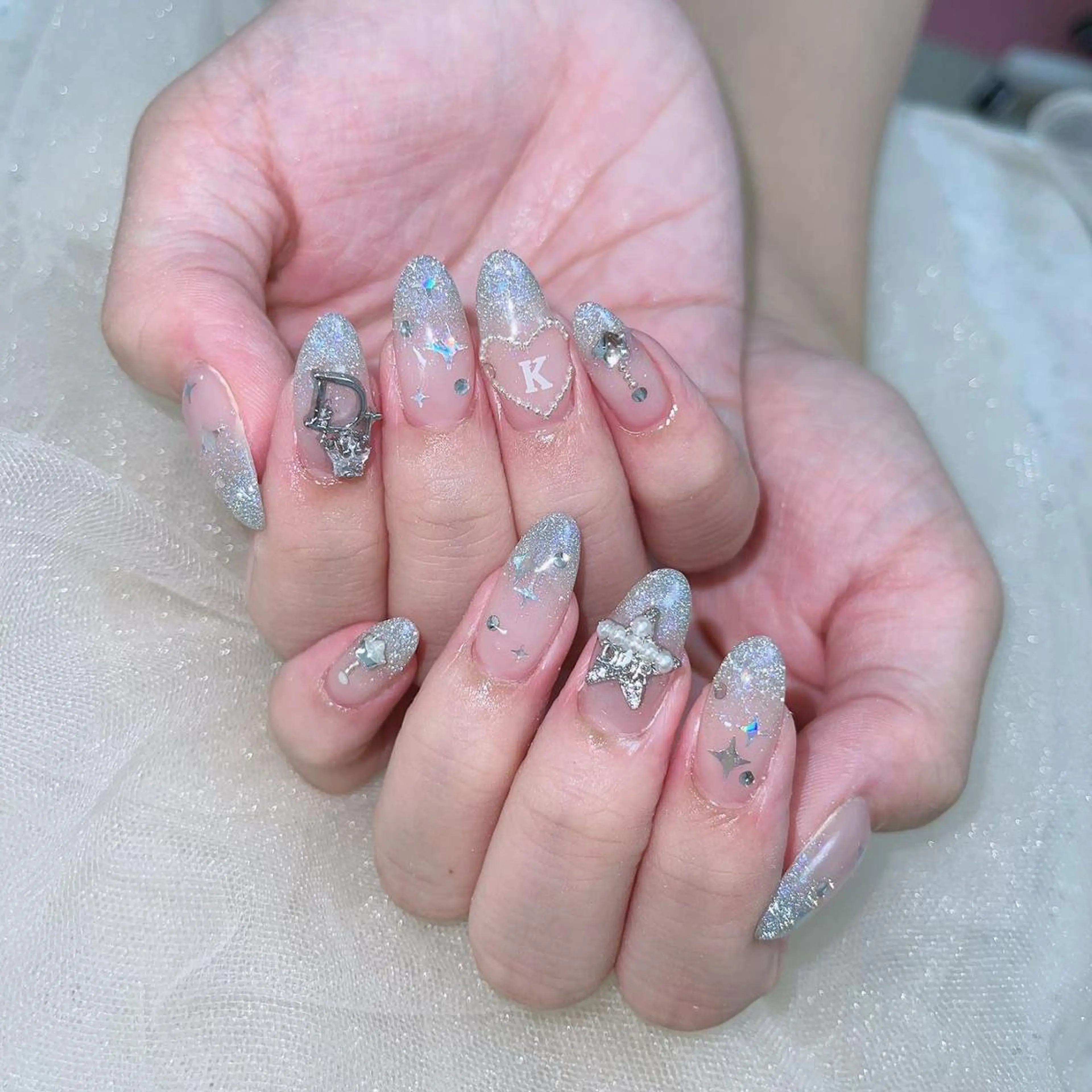 ネイル アートネイル 長さ出し ネイルチップ Queens ciciのネイルデザイン