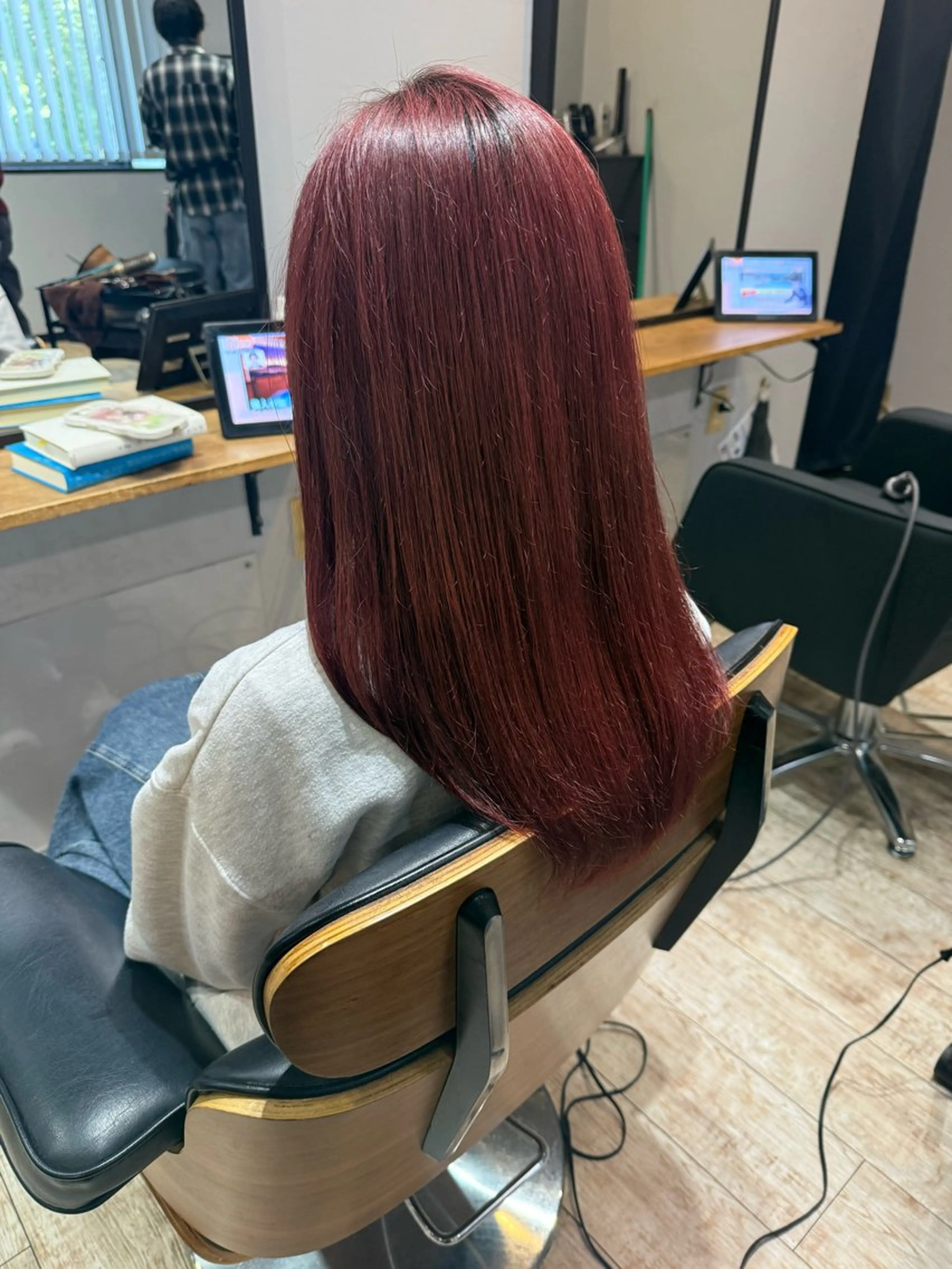 セミロング カラー ブリーチ レッドカラー 加藤 まりえのヘアスタイル