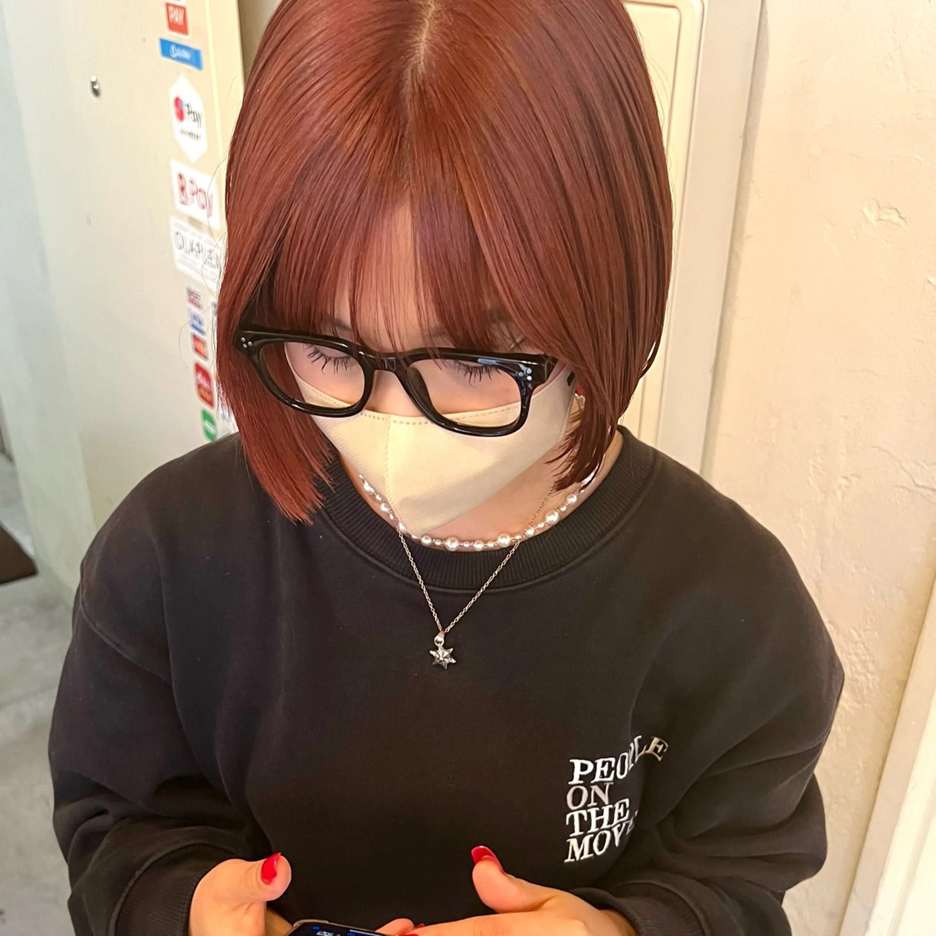 ショート カラー 切りっぱなしボブ ボルドーカラー レッドカラー ボブ 大久保 佳那のヘアスタイル