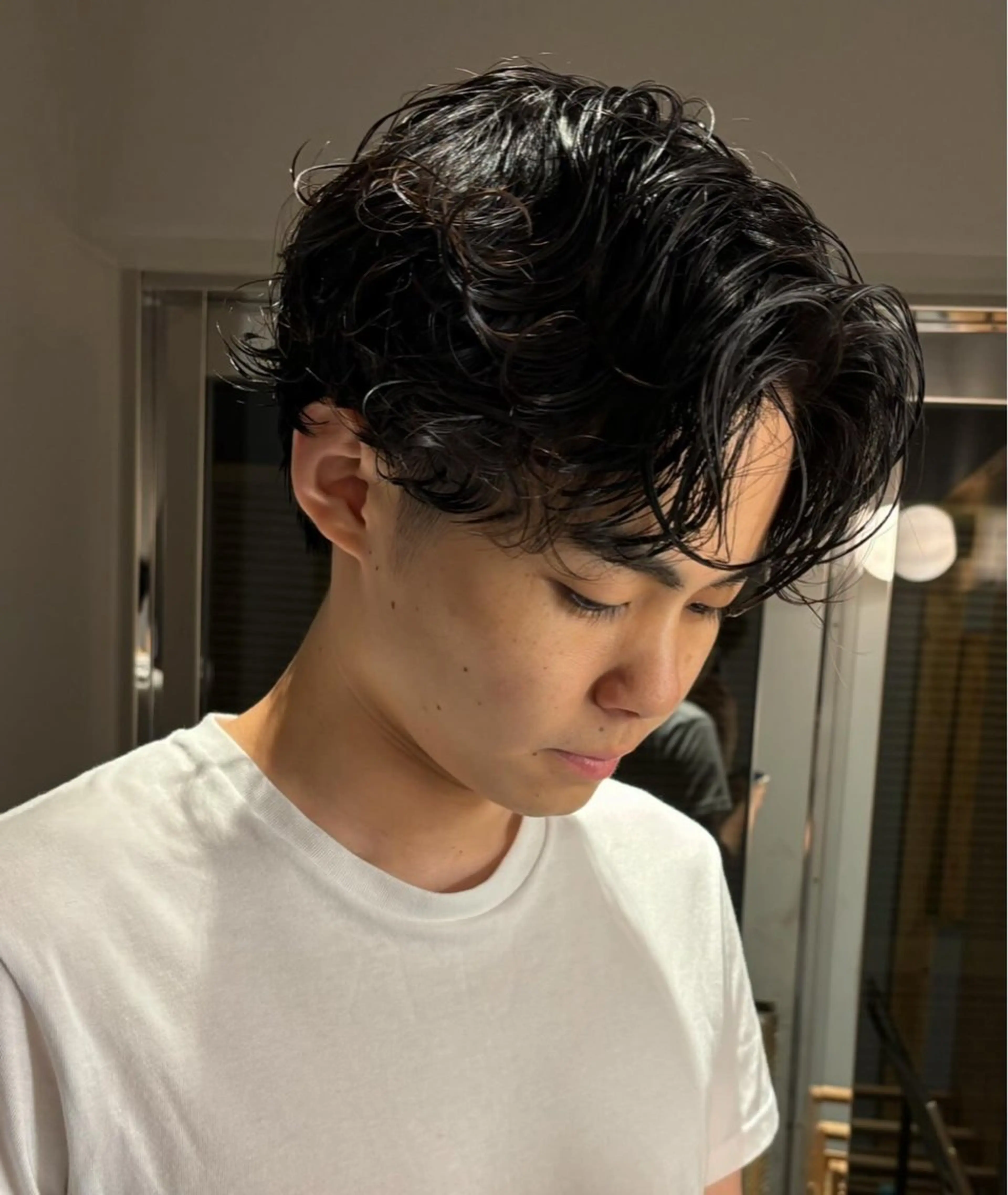 ミディアム パーマ メンズ ミディアムパーマ センターパート メンズパーマ 渋谷/原宿/メンズ/ コヤマトモヤのヘアスタイル