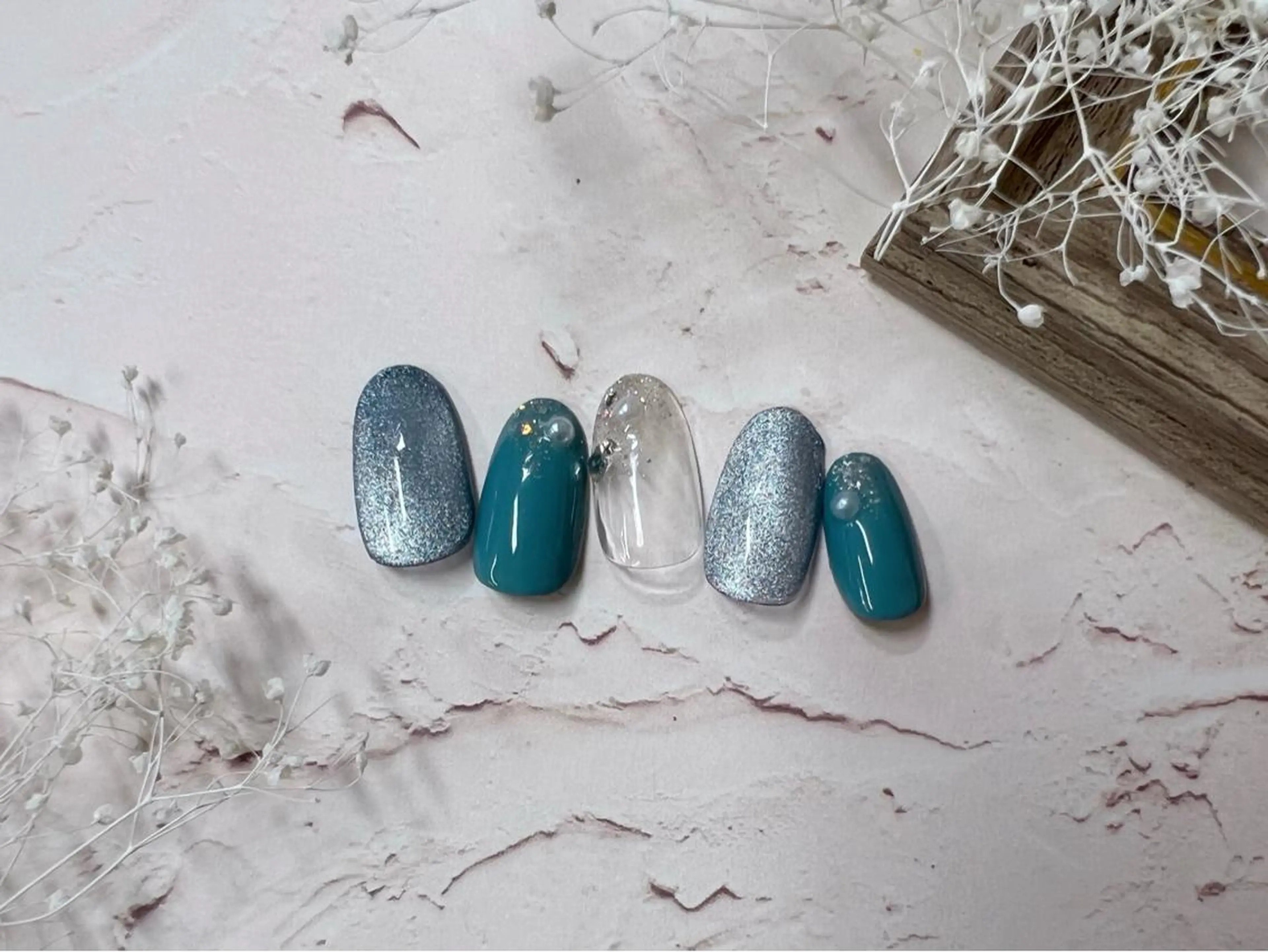 ミディアム ネイル ハンドネイル ネイルPetit Ribbonのネイルデザイン