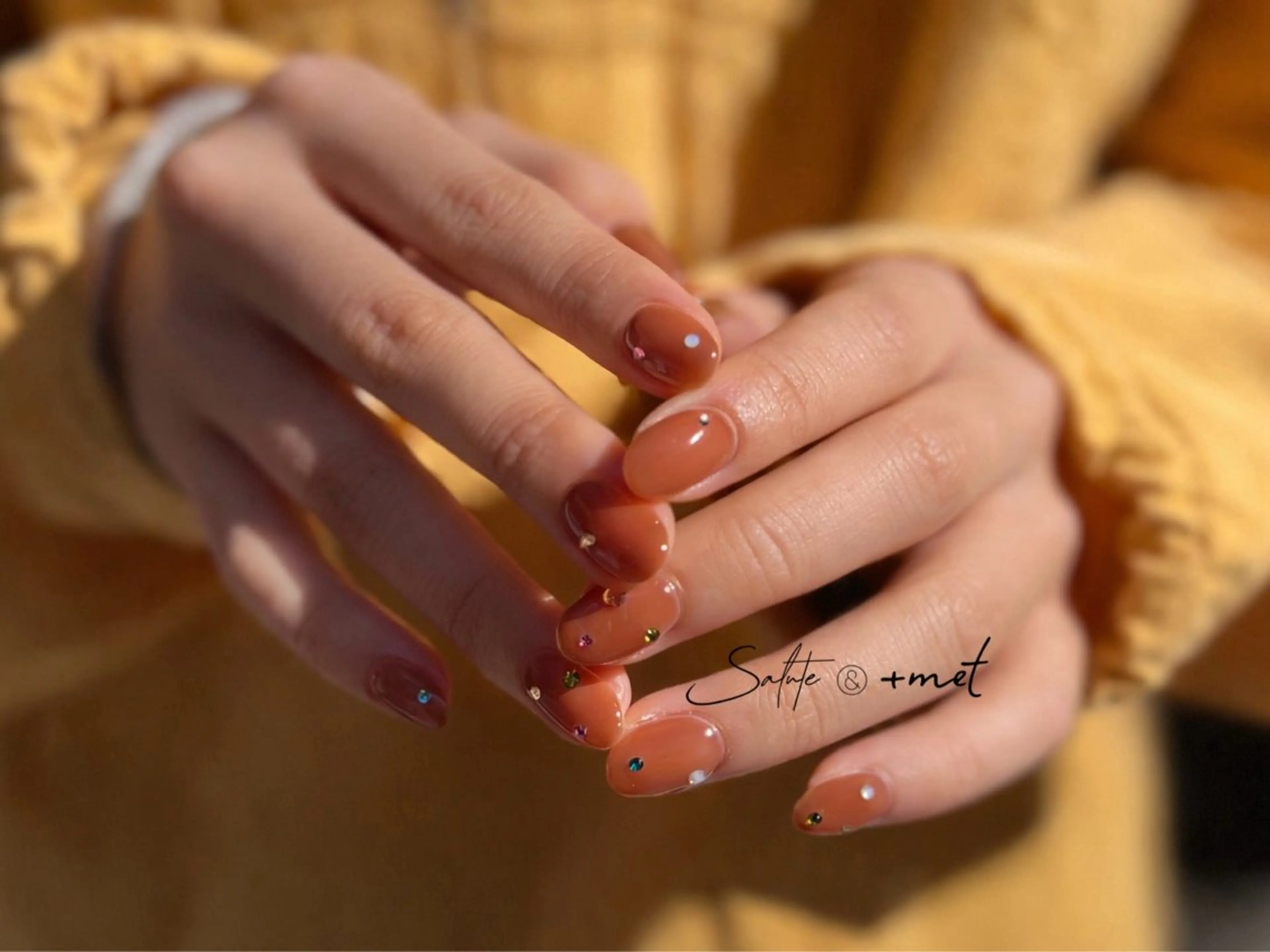 ネイル アートネイル ブラウン ラメ(グリッター) ワンカラーネイル シンプルネイル 小島 志音のネイルデザイン