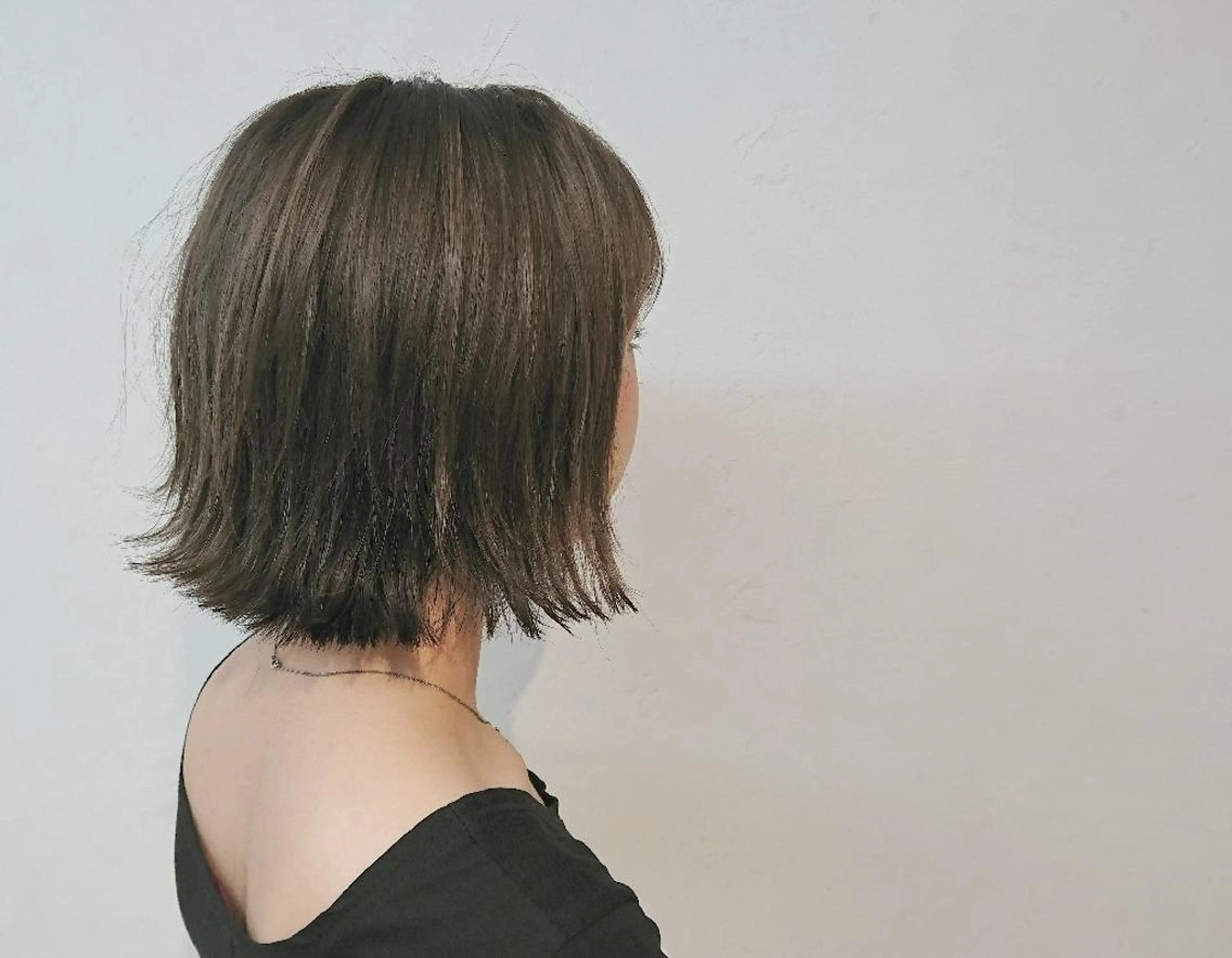 ショート カラー ベージュカラー 外ハネヘア 透明感ハイライト◎ 伊藤夏海のヘアスタイル