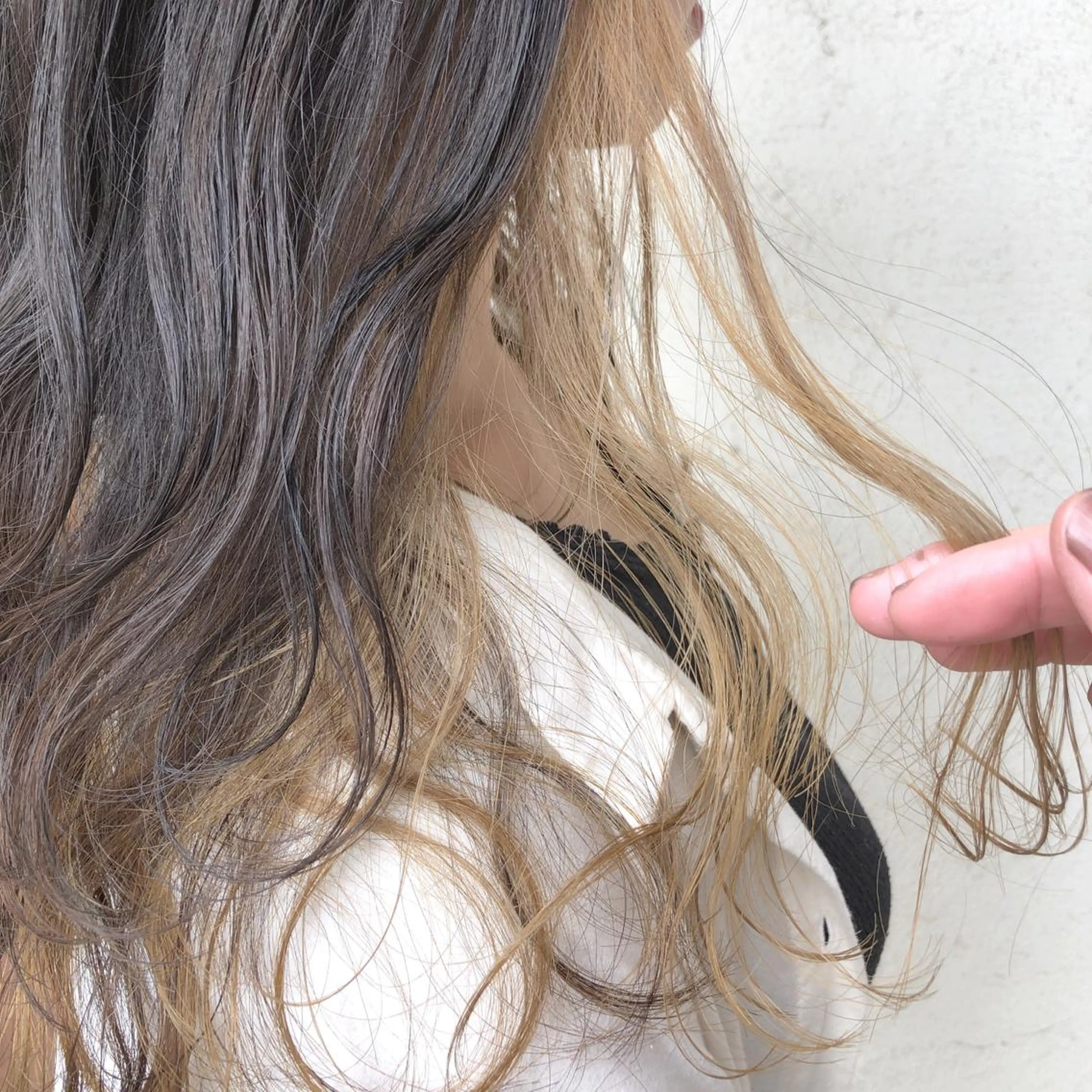 セミロング カラー ブリーチ 艶髪育成サロン 京橋　shinのヘアスタイル