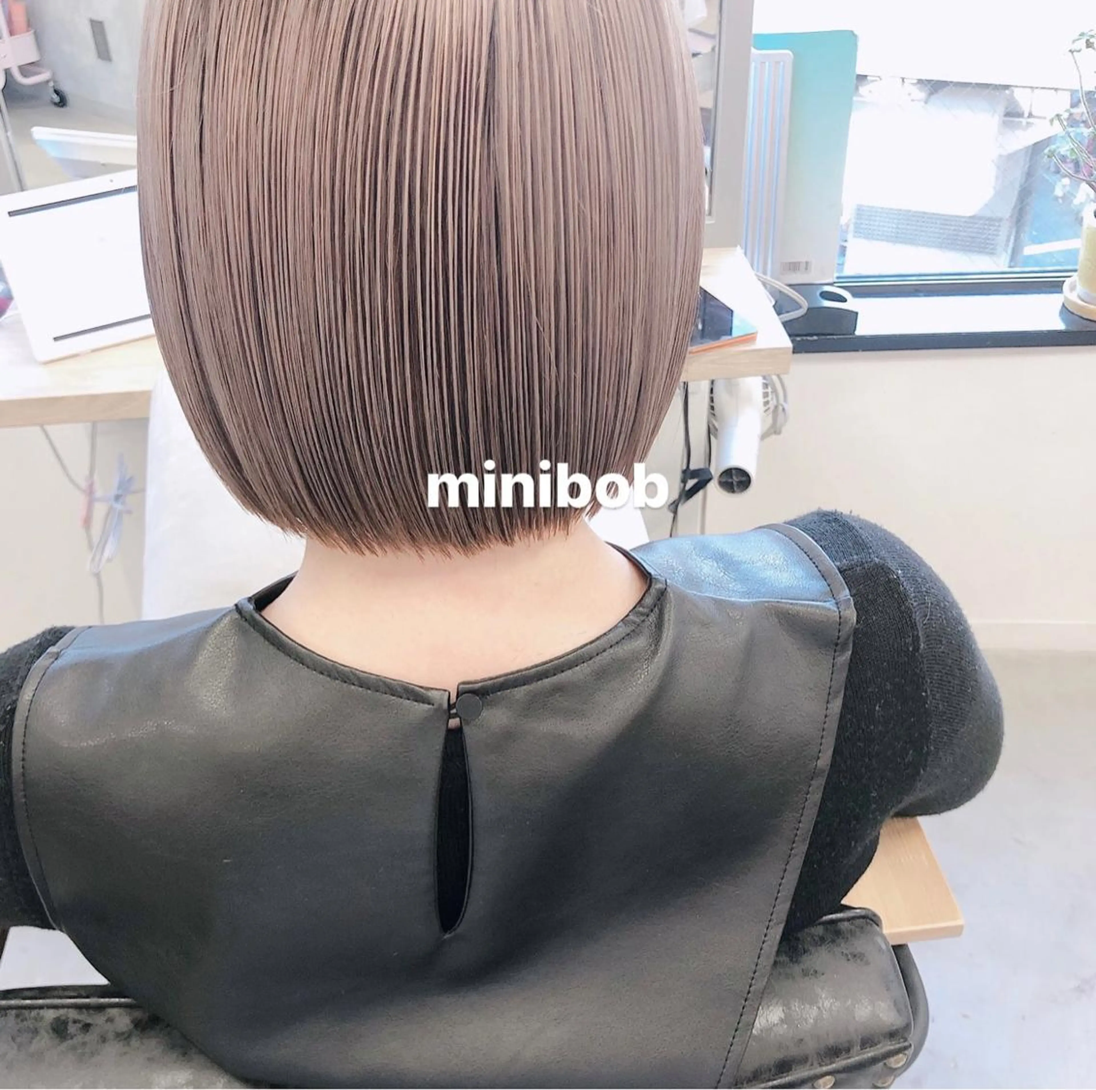 ショート misaki🩰🤍 まろみ透け感カラーのヘアスタイル