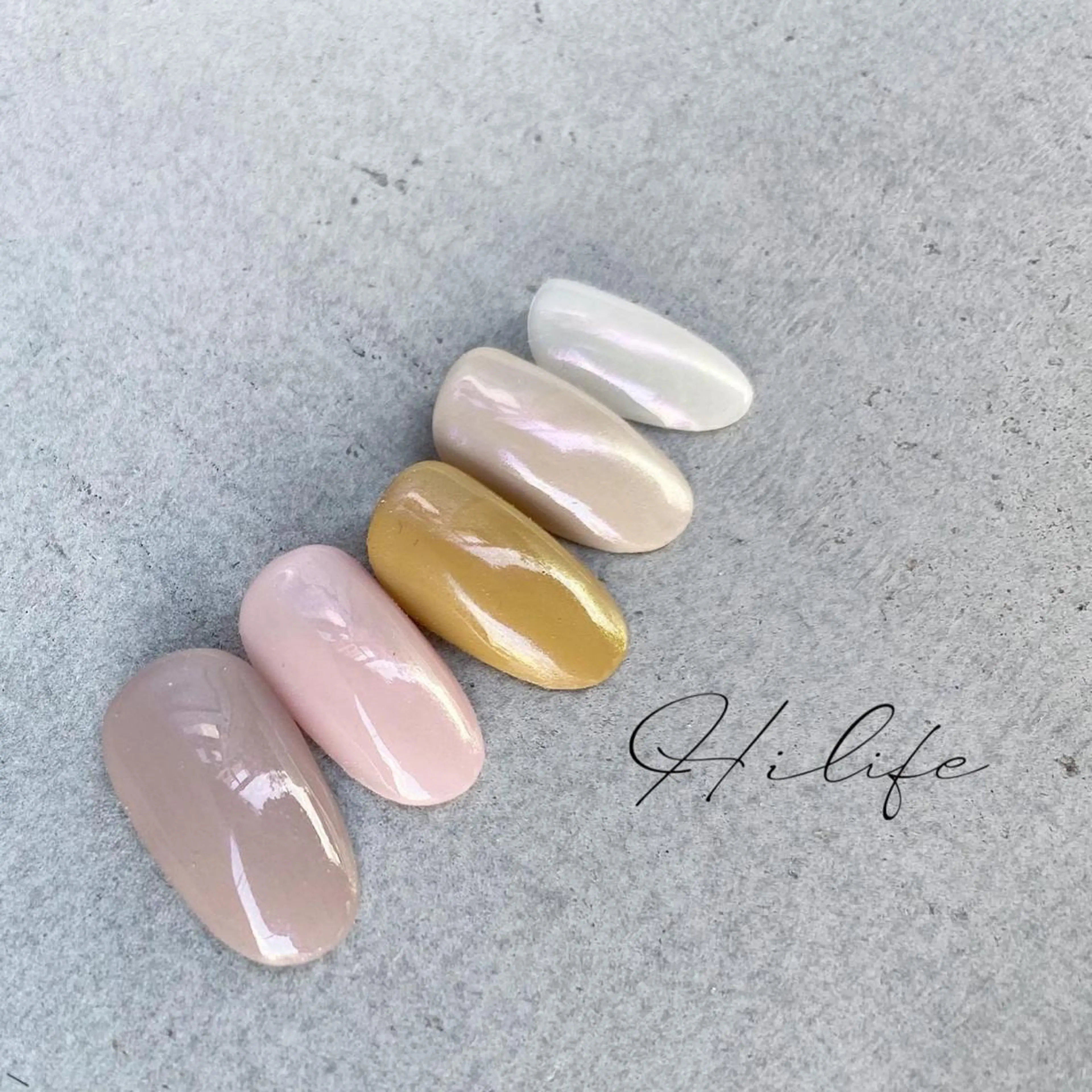 ネイル ミラーネイル Nail Adore.のネイルデザイン