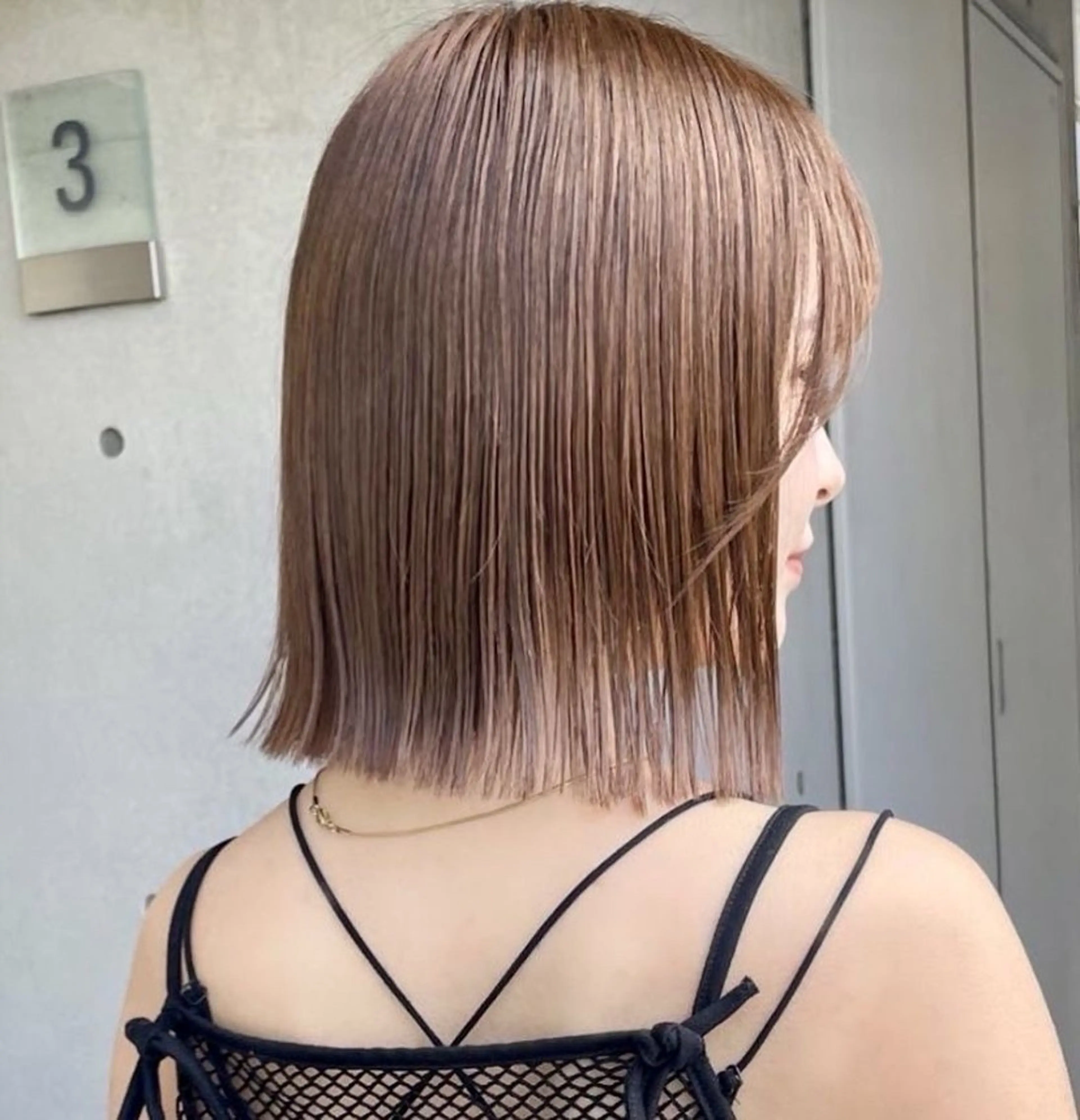 ミディアム ボブ 外ハネヘア レイヤー小顔ショート 吉田ジョウのヘアスタイル